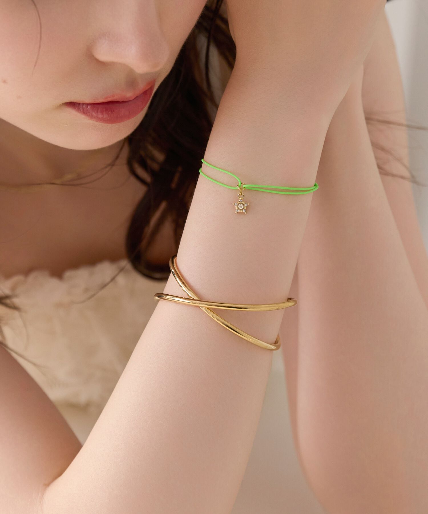 Phoebe「【金属アレルギー対応】フロークロスバングル　ゴールド/ニッケルフリー」|ブレスレット・バングル|