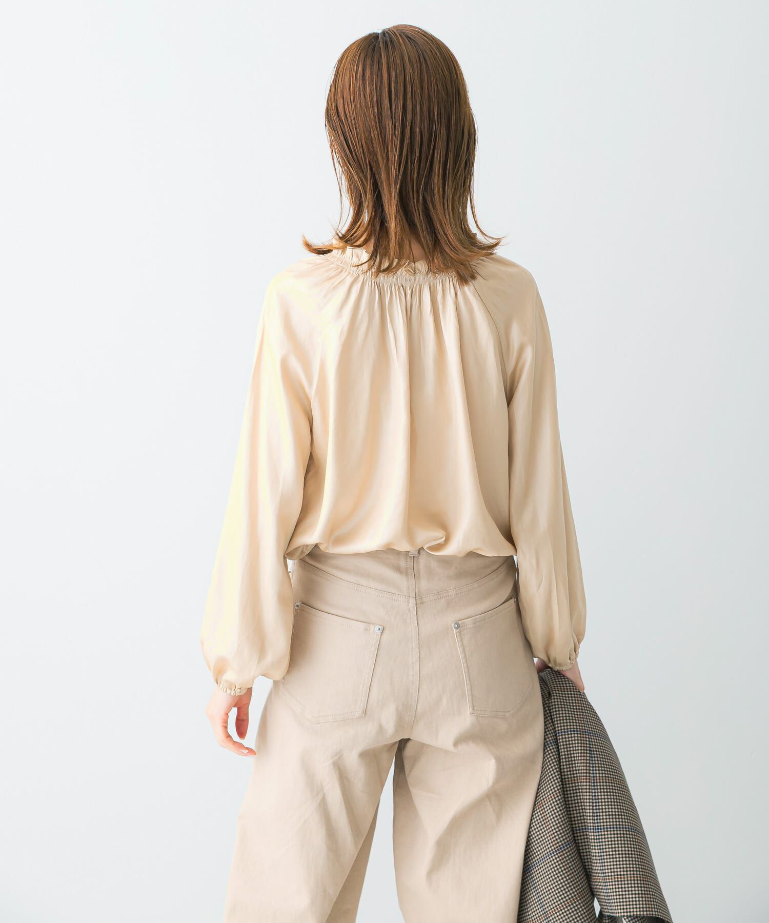 URBAN RESEARCH ROSSO「グロッシー2WAYネックギャザーブラウス」|シャツ・ブラウス|