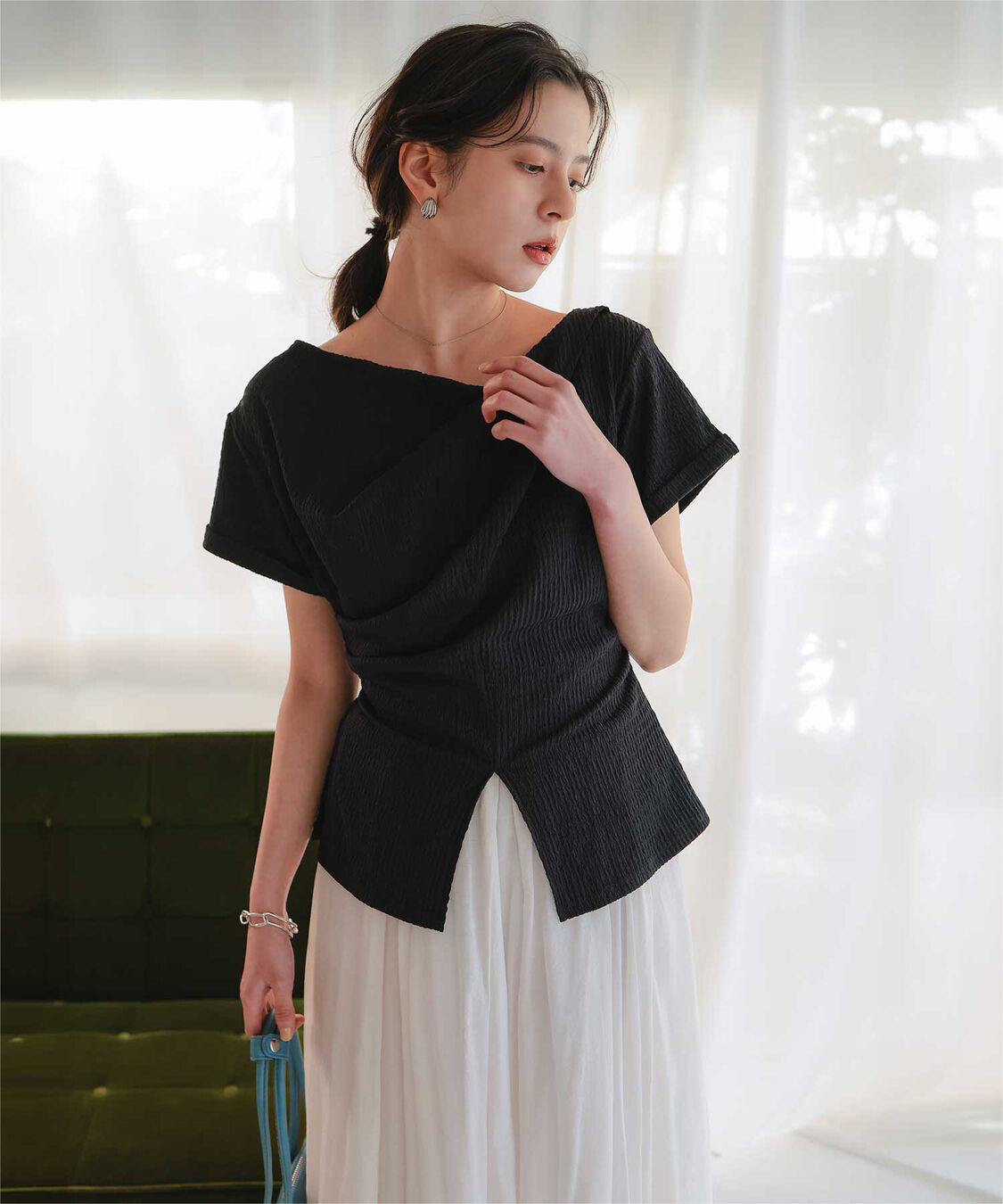titivate「【ほたるさんコラボアイテム】スリットデザインドレープ半袖Tシャツ」|Tシャツ・カットソー|