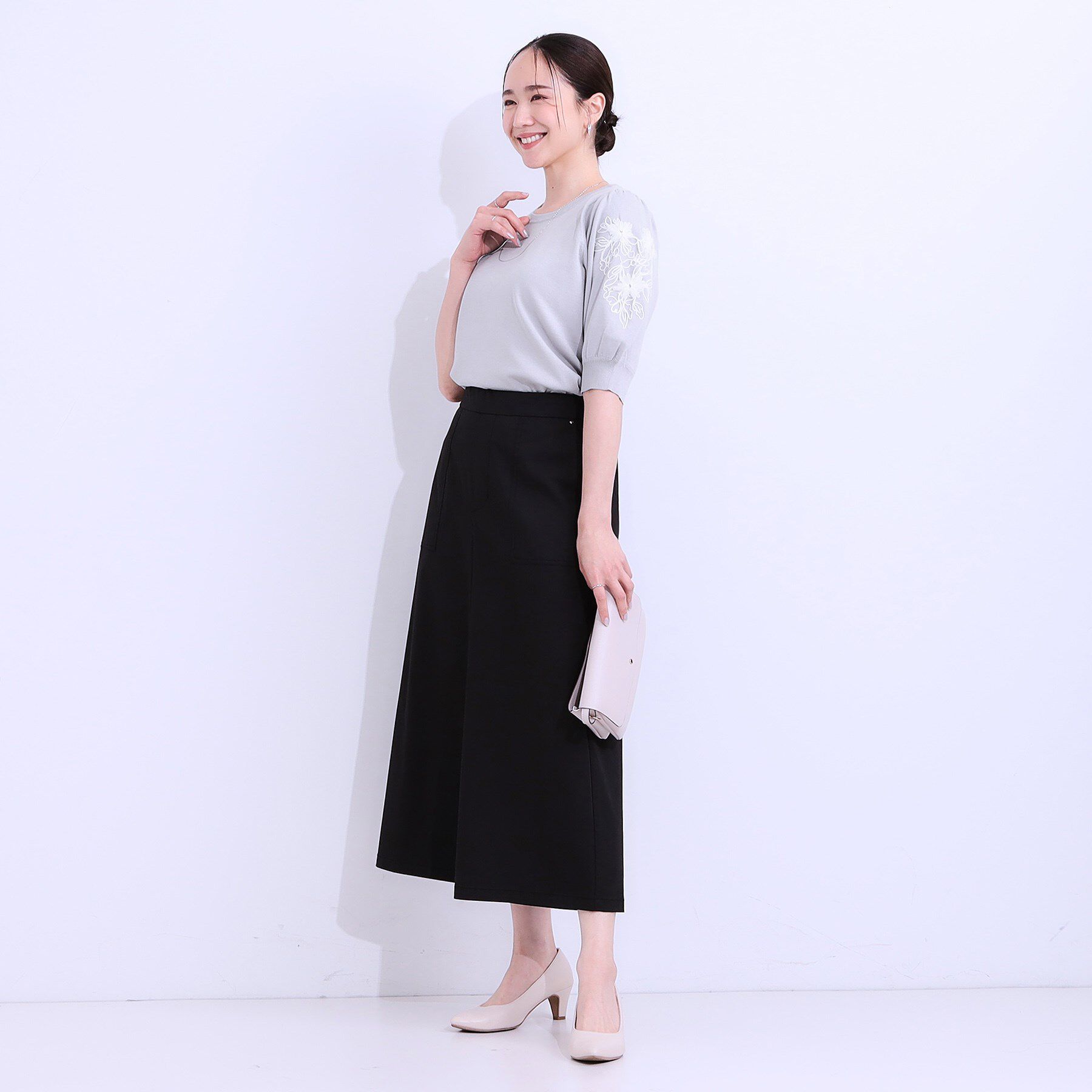 SHOO･LA･RUE「【S-LL】お袖刺繍がアクセント ラウンドネックニット」|ニット・セーター|