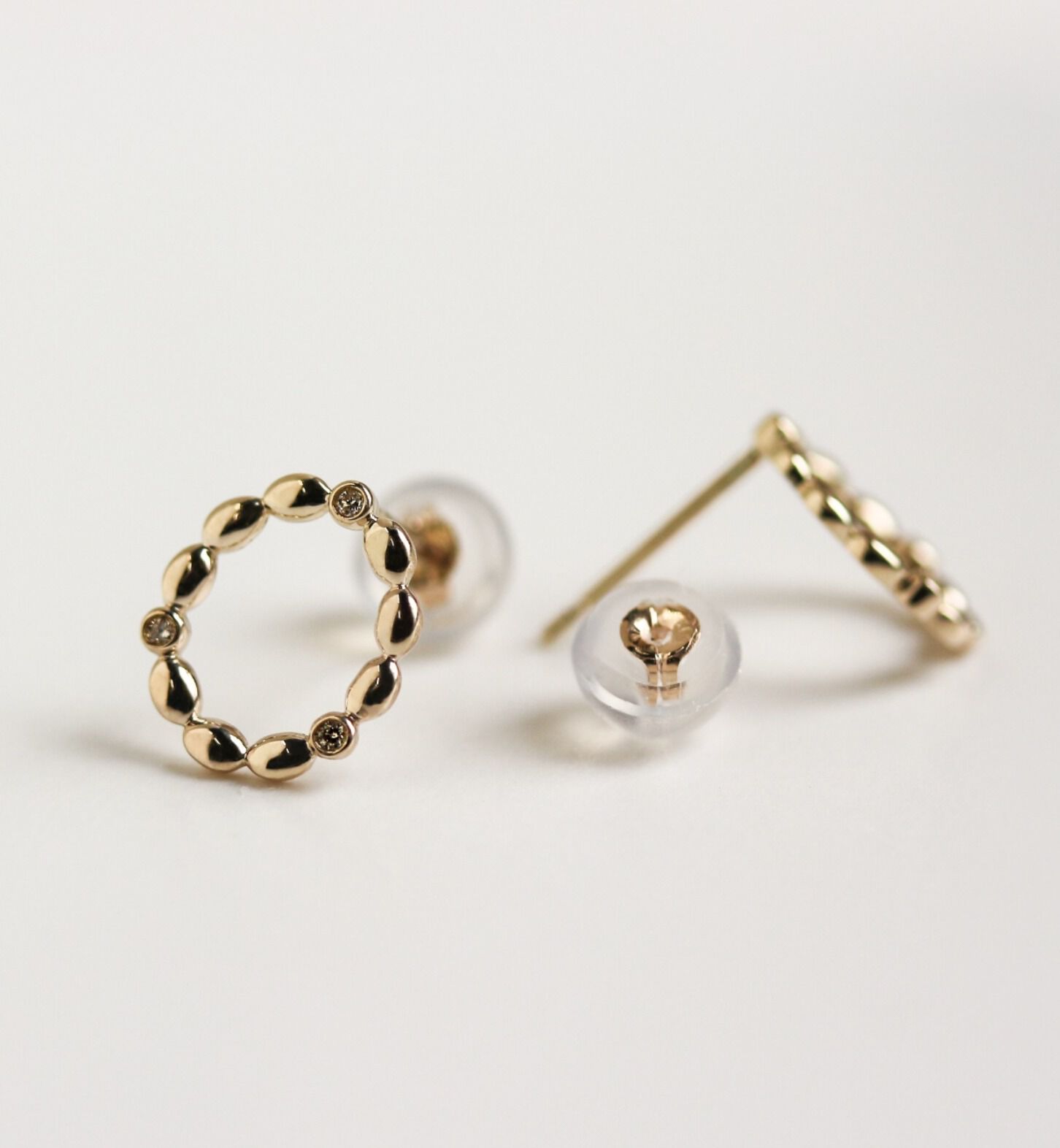  「ダイヤモンド クロヌ ピアス | K10YG 〈世界最小〉」|ピアス|