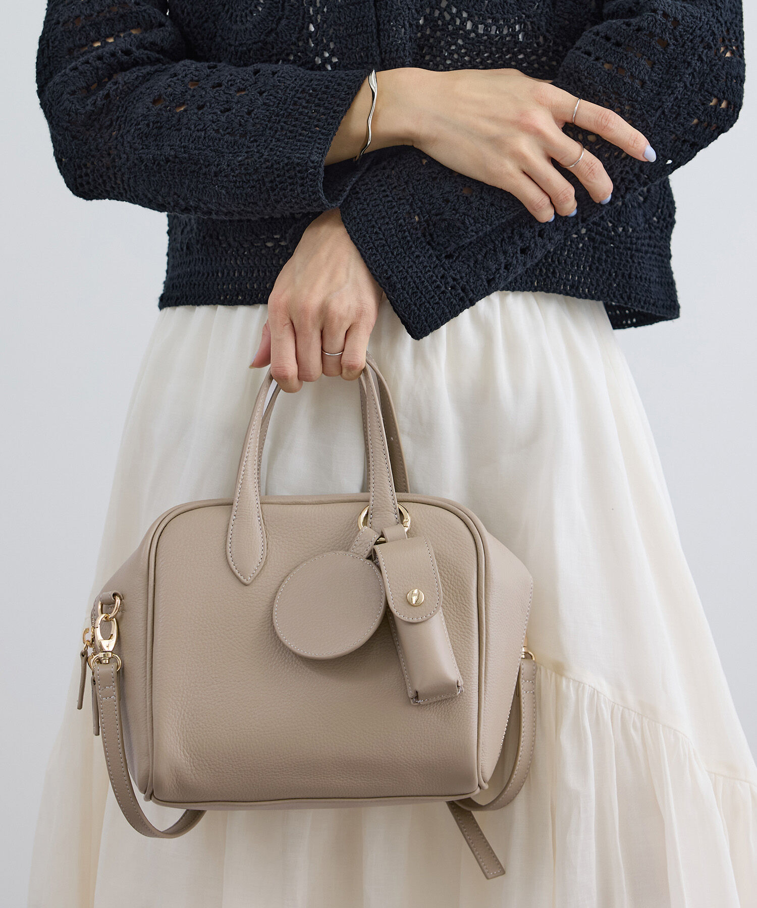 SALON adam et rope'「【WEB限定】【WS（ドゥーブル）】チャーム付きナチュラルレザー2WAYキューブバッグ」|ショルダー・メッセンジャー|
