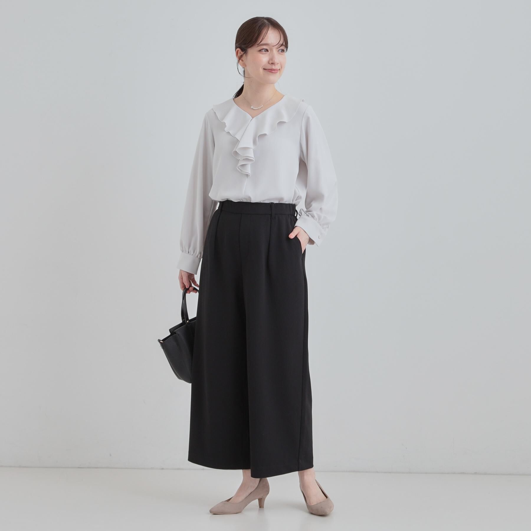 SHOO･LA･RUE「【洗濯機可/通勤】お顔周りを華やかに フリル襟ブラウス」|シャツ・ブラウス|