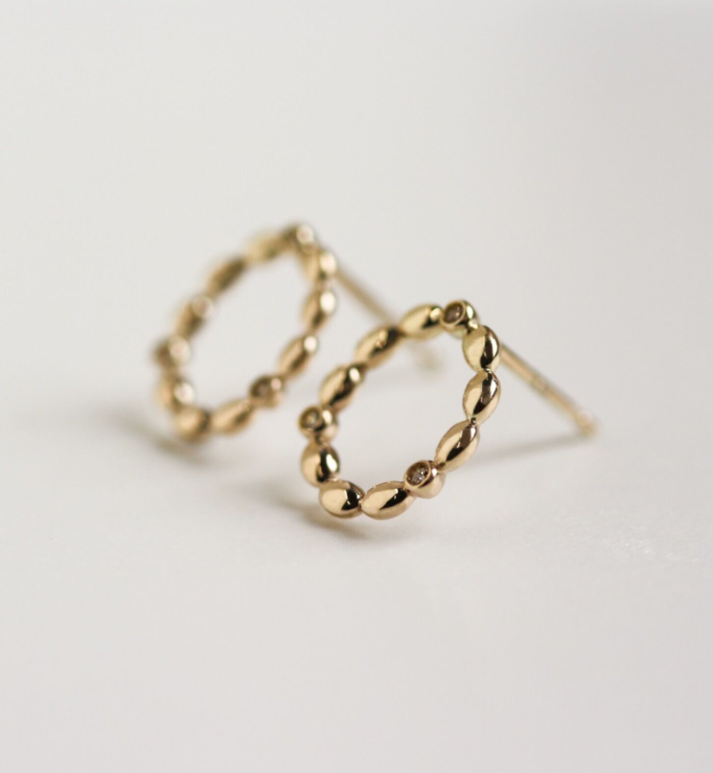  「ダイヤモンド クロヌ ピアス | K10YG 〈世界最小〉」|ピアス|