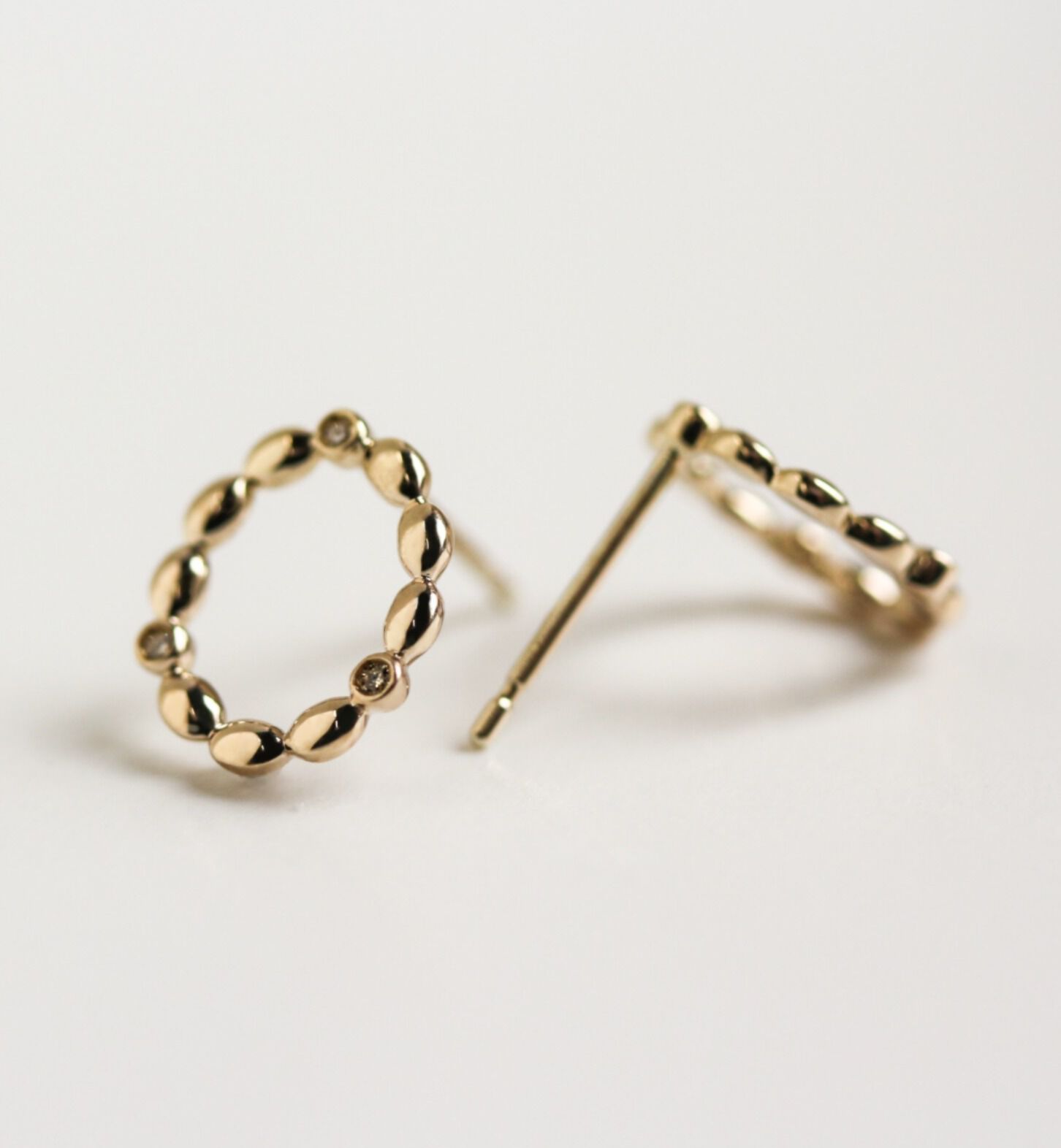  「ダイヤモンド クロヌ ピアス | K10YG 〈世界最小〉」|ピアス|