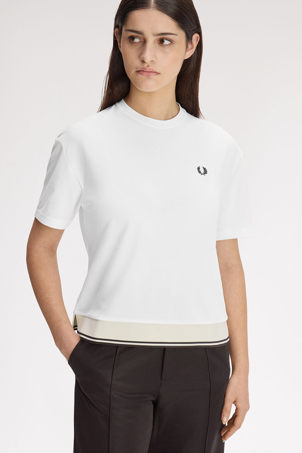 FRED PERRY 「Contrast Hem Pique T-Shirt／コントラストヘム鹿の子Tシャツ」|Tシャツ・カットソー|SNOW WHITE