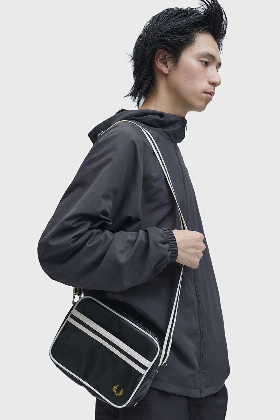 FRED PERRY 「Classic Mini Shoulder Bag／クラシックミニショルダーバッグ」|ショルダー・メッセンジャー|BLACK / ECRU