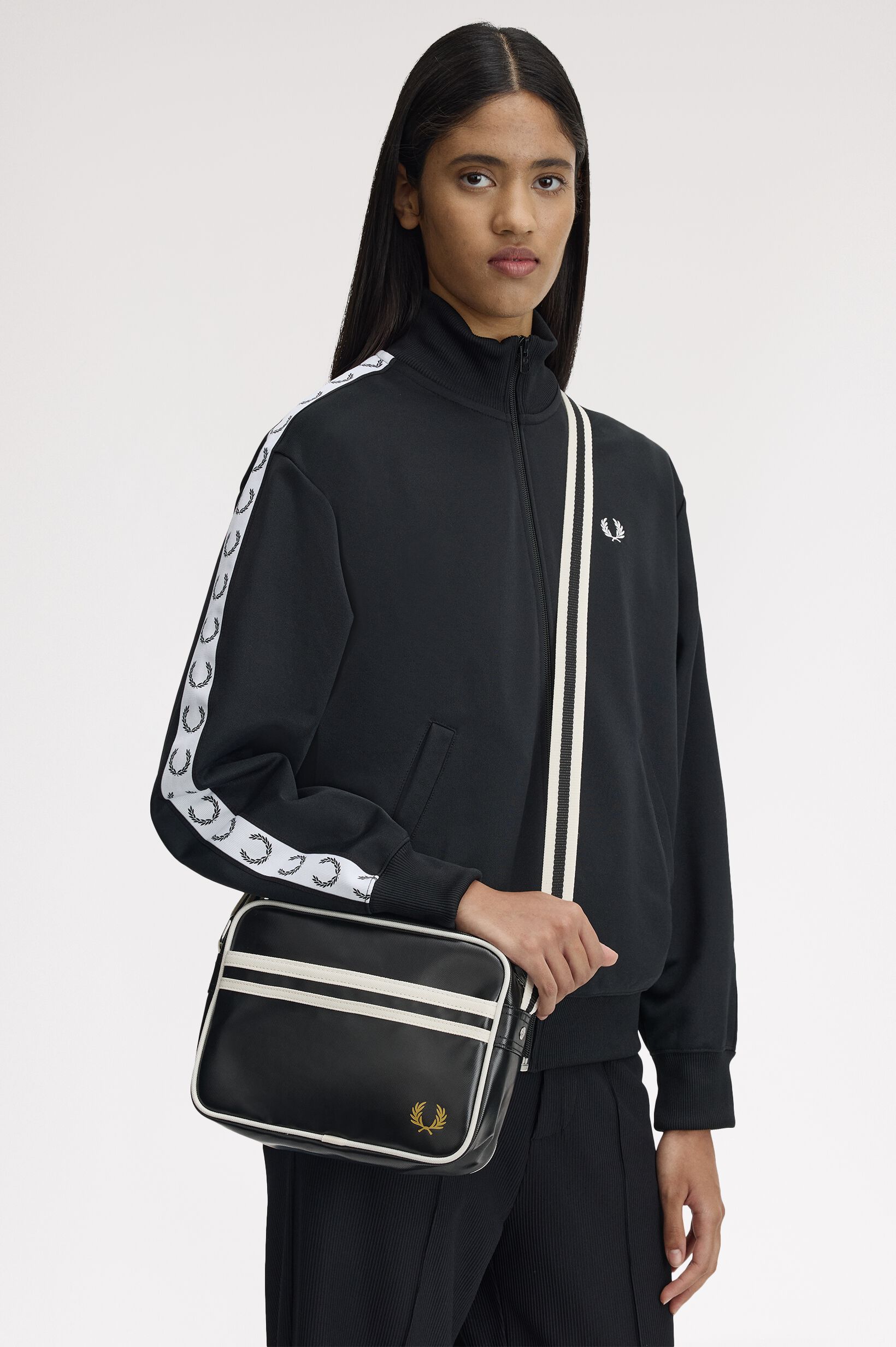 FRED PERRY 「Classic Mini Shoulder Bag／クラシックミニショルダーバッグ」|ショルダー・メッセンジャー|