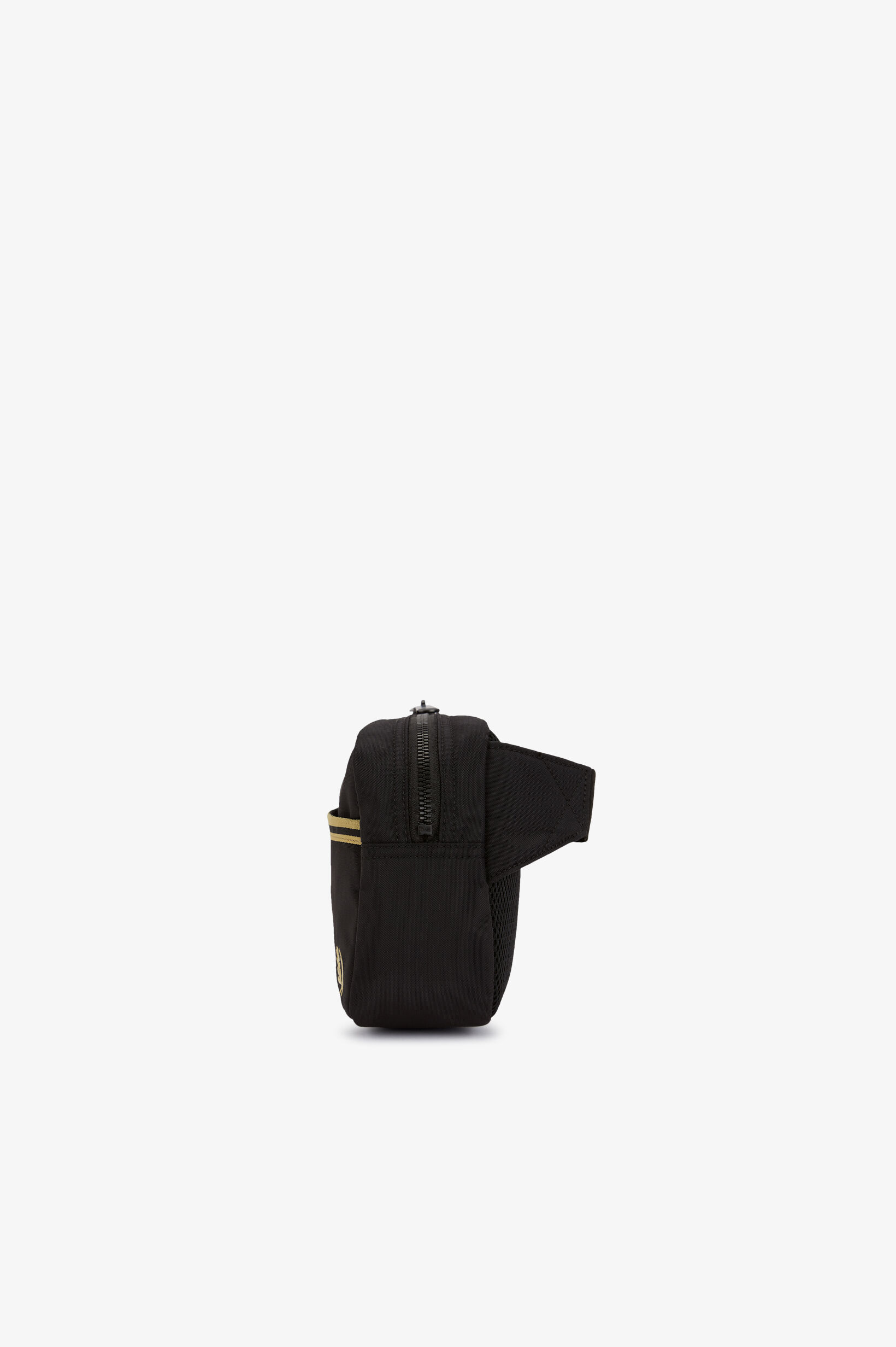 FRED PERRY 「Tipped Tape Crossbody Bag／ティップラインテープクロスボディバッグ」|ショルダー・メッセンジャー|