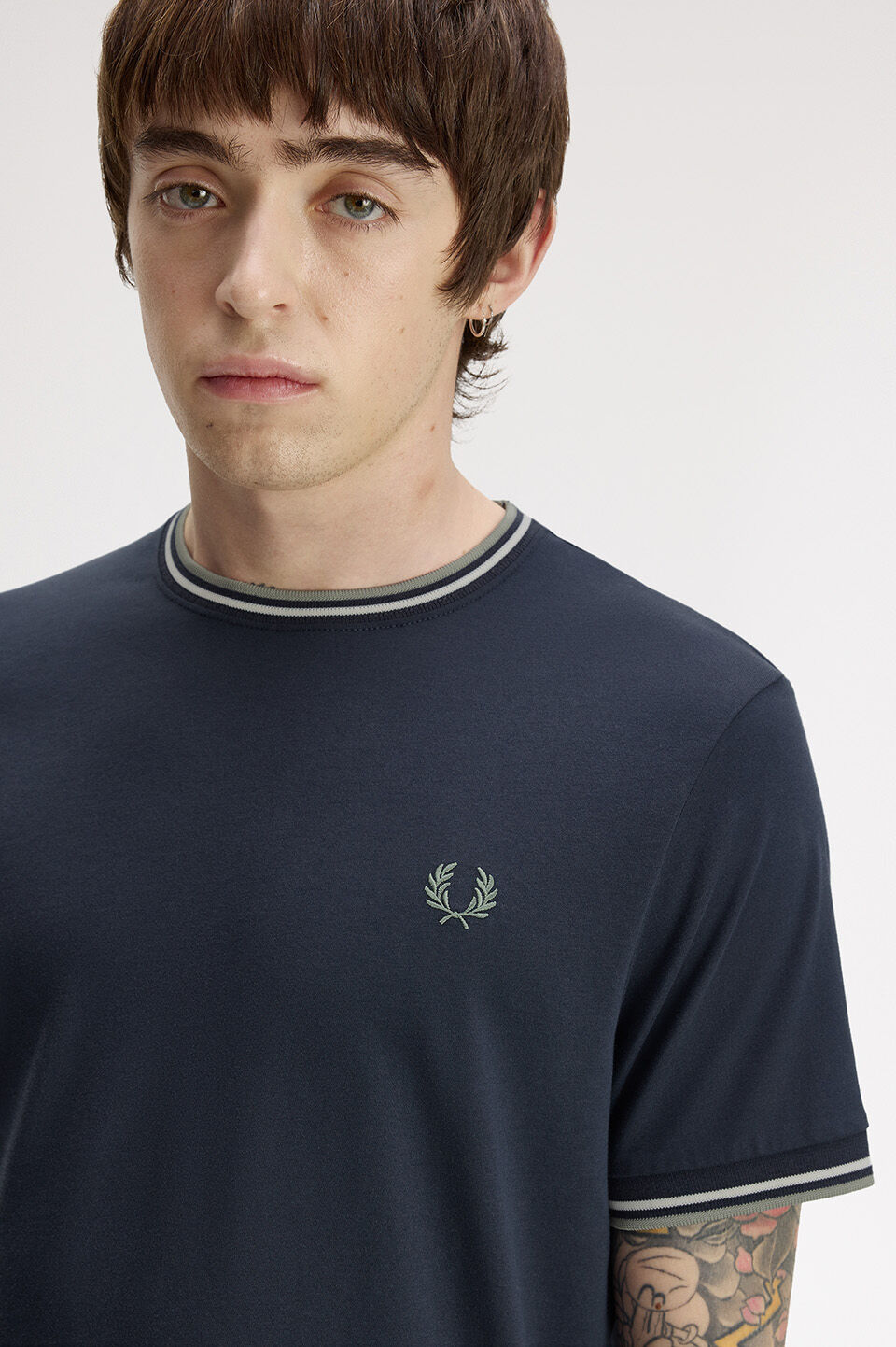 FRED PERRY 「Twin Tipped T-Shirt／ティップラインTシャツ M1588V」|Tシャツ・カットソー|