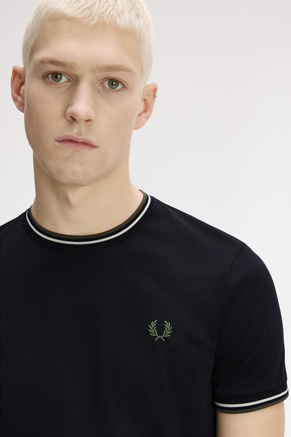 FRED PERRY 「Twin Tipped T-Shirt／ティップラインTシャツ M1588V」|Tシャツ・カットソー|