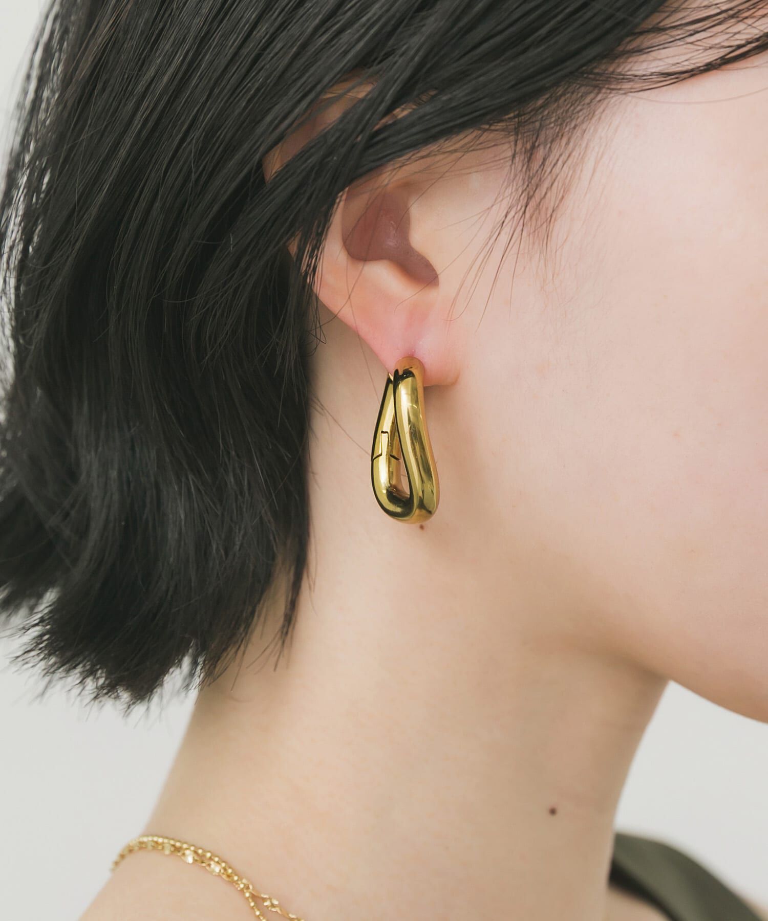 SMELLY「ステンレスニュアンスカーブボリュームピアス」|ピアス|