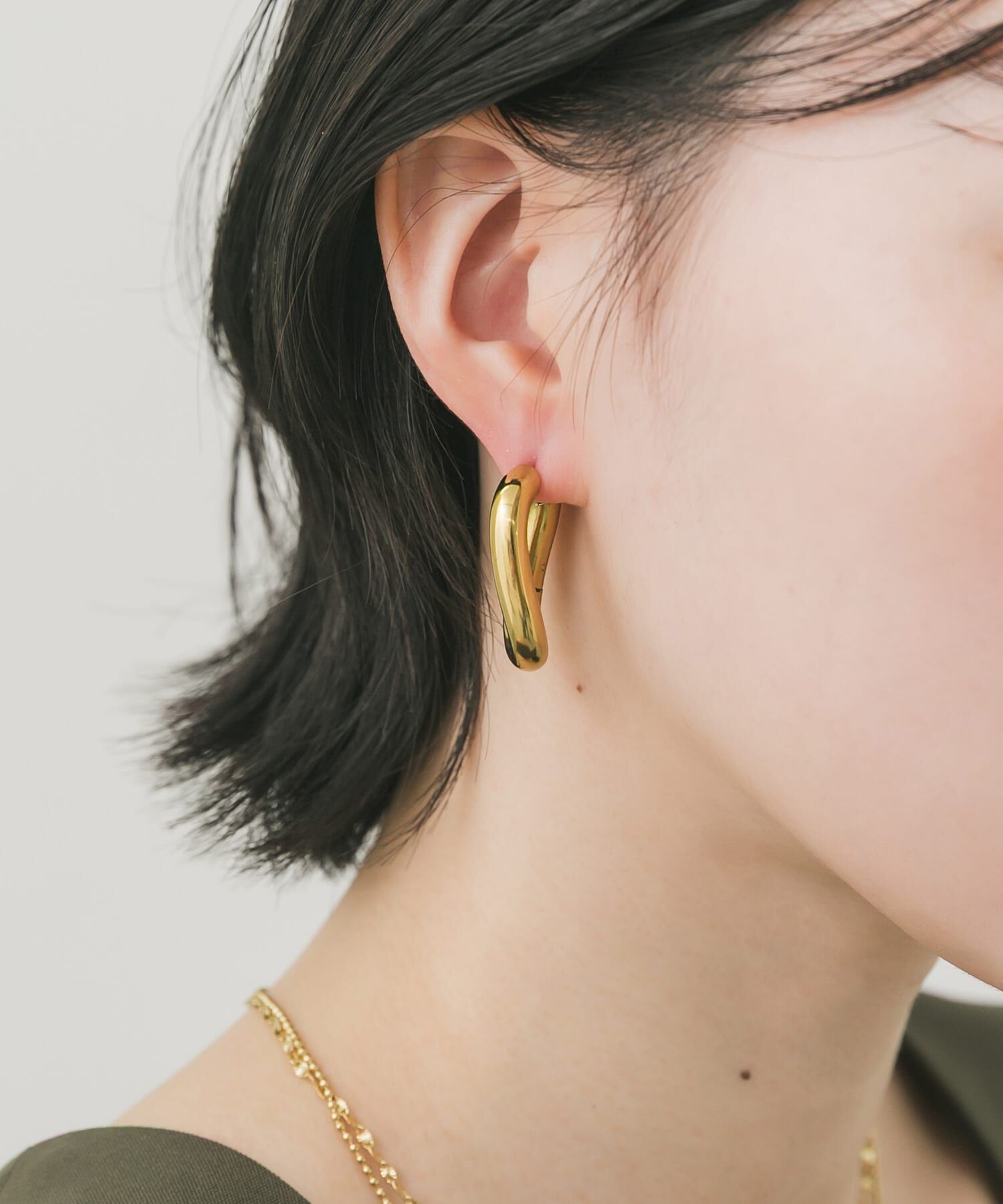 SMELLY「ステンレスニュアンスカーブボリュームピアス」|ピアス|