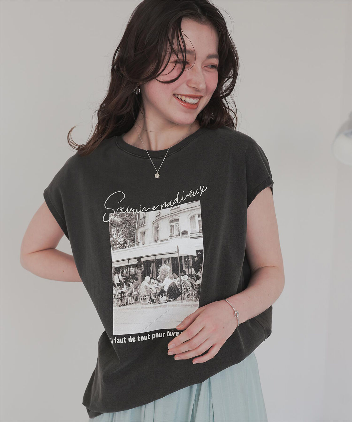 titivate「フレンチスリーブピグメントフォトプリントTシャツ」|Tシャツ・カットソー|インディゴブラック