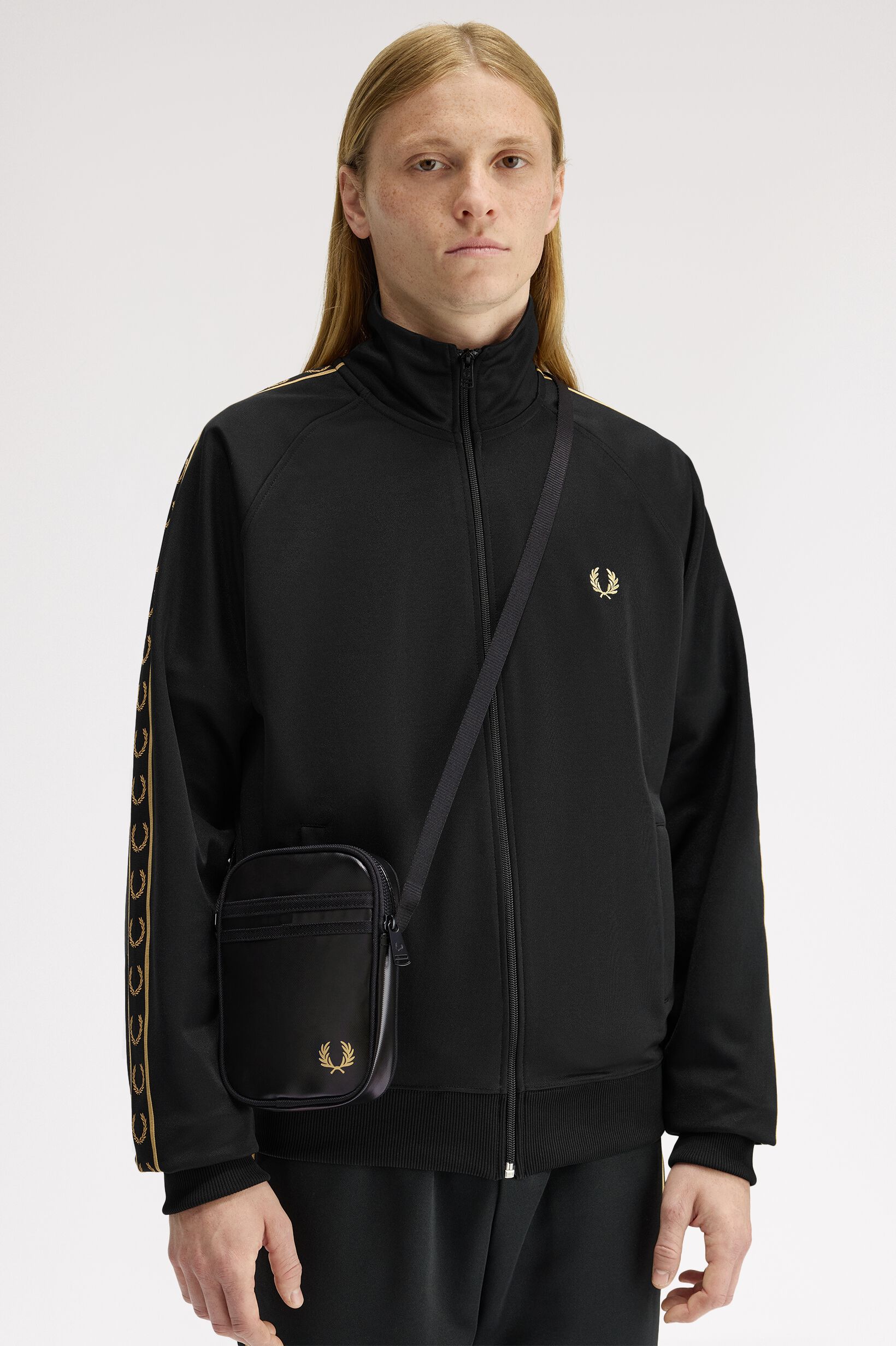 FRED PERRY 「Tonal Classic Small Side Bag／トーナルクラシックサイドバッグ」|ショルダー・メッセンジャー|
