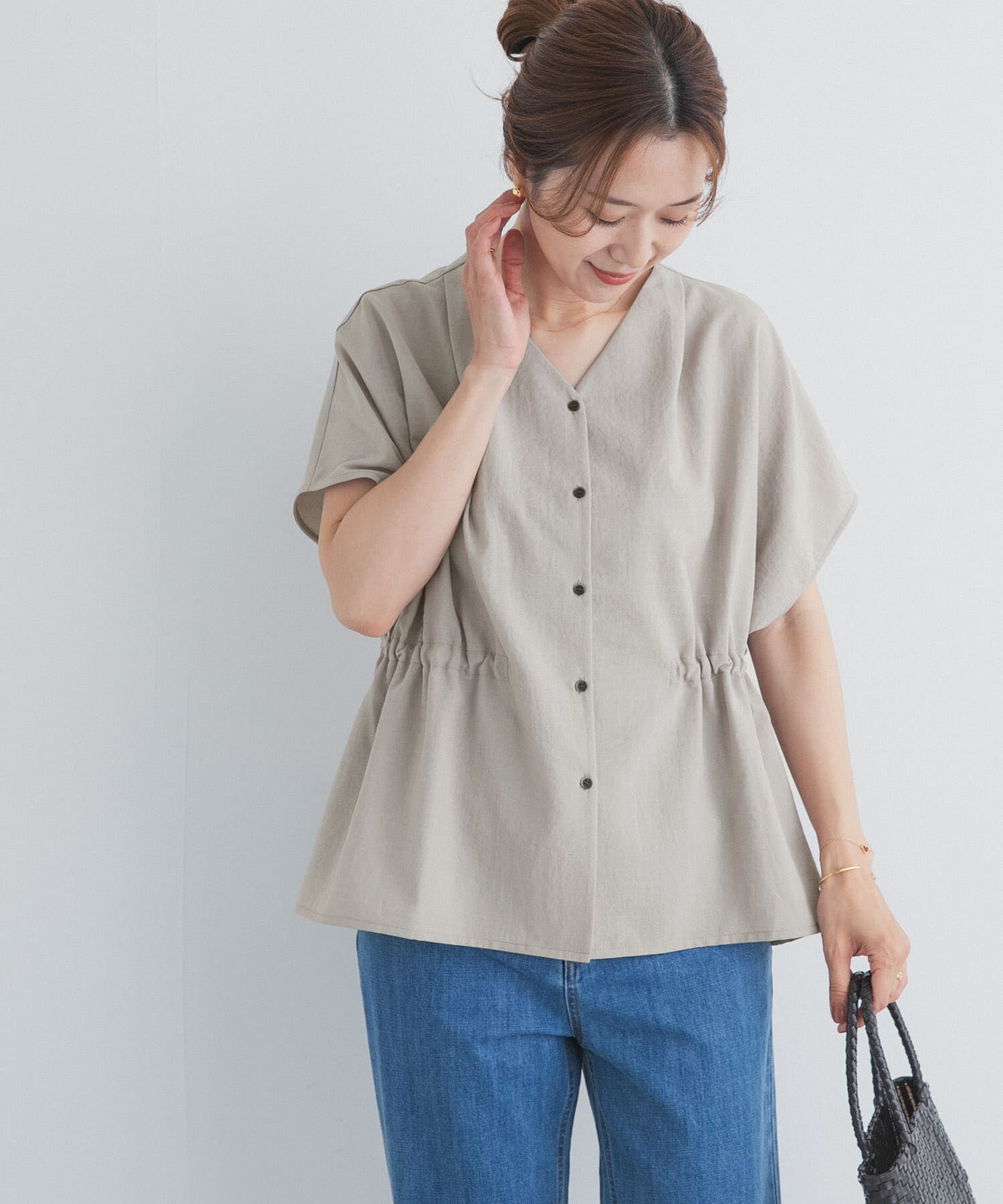 URBAN RESEARCH DOORS「Vネックウエストギャザーブラウス」|シャツ・ブラウス|