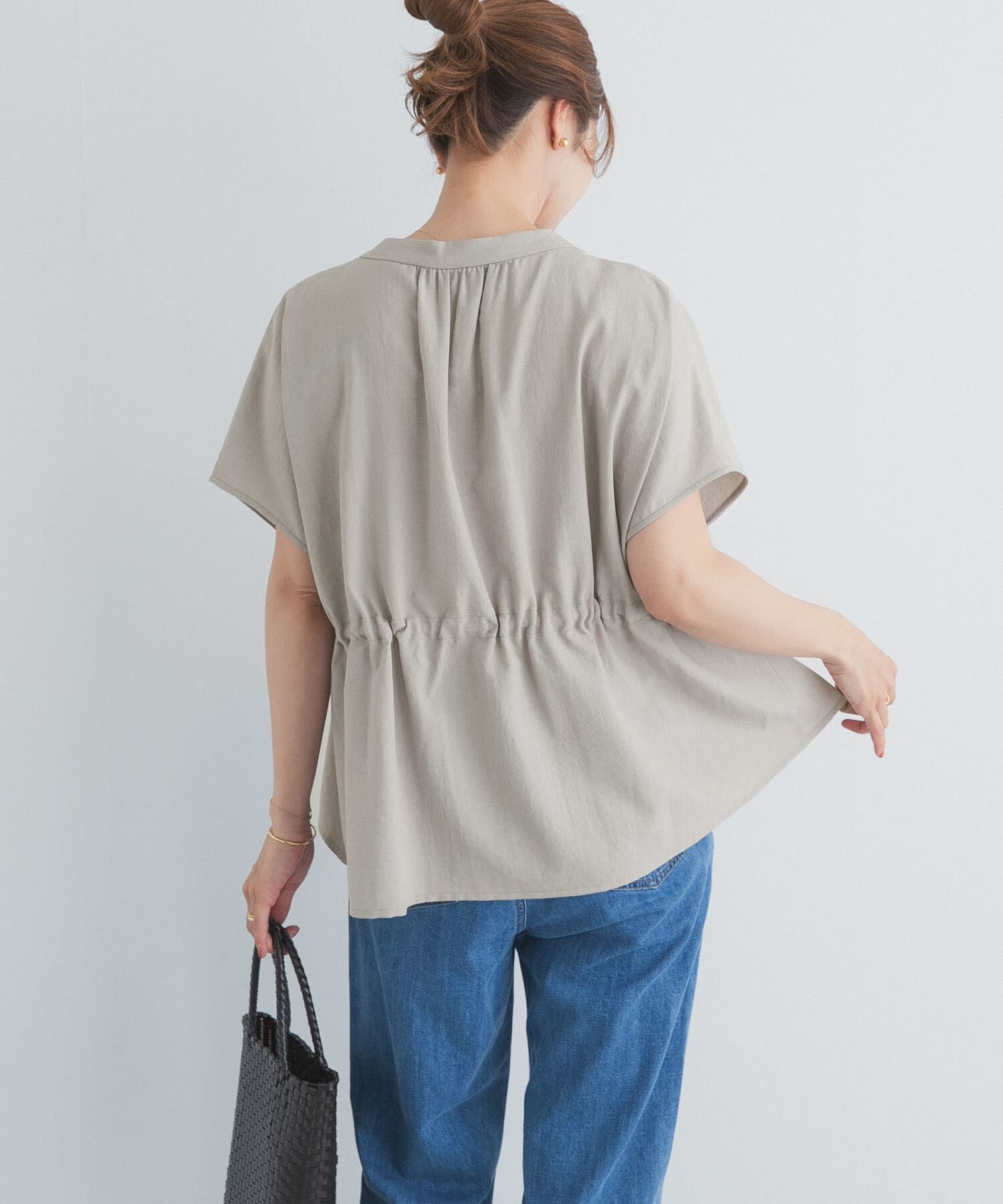 URBAN RESEARCH DOORS「Vネックウエストギャザーブラウス」|シャツ・ブラウス|