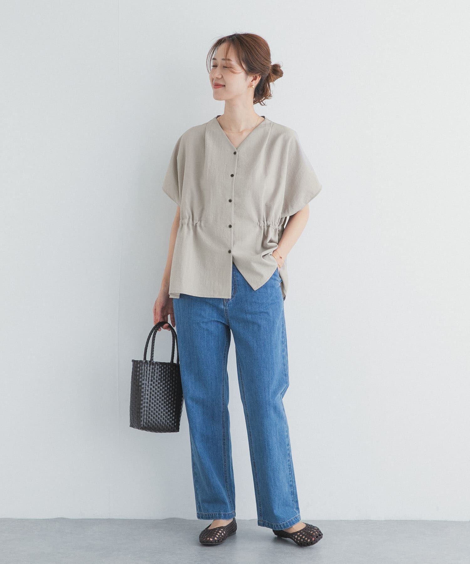 URBAN RESEARCH DOORS「Vネックウエストギャザーブラウス」|シャツ・ブラウス|