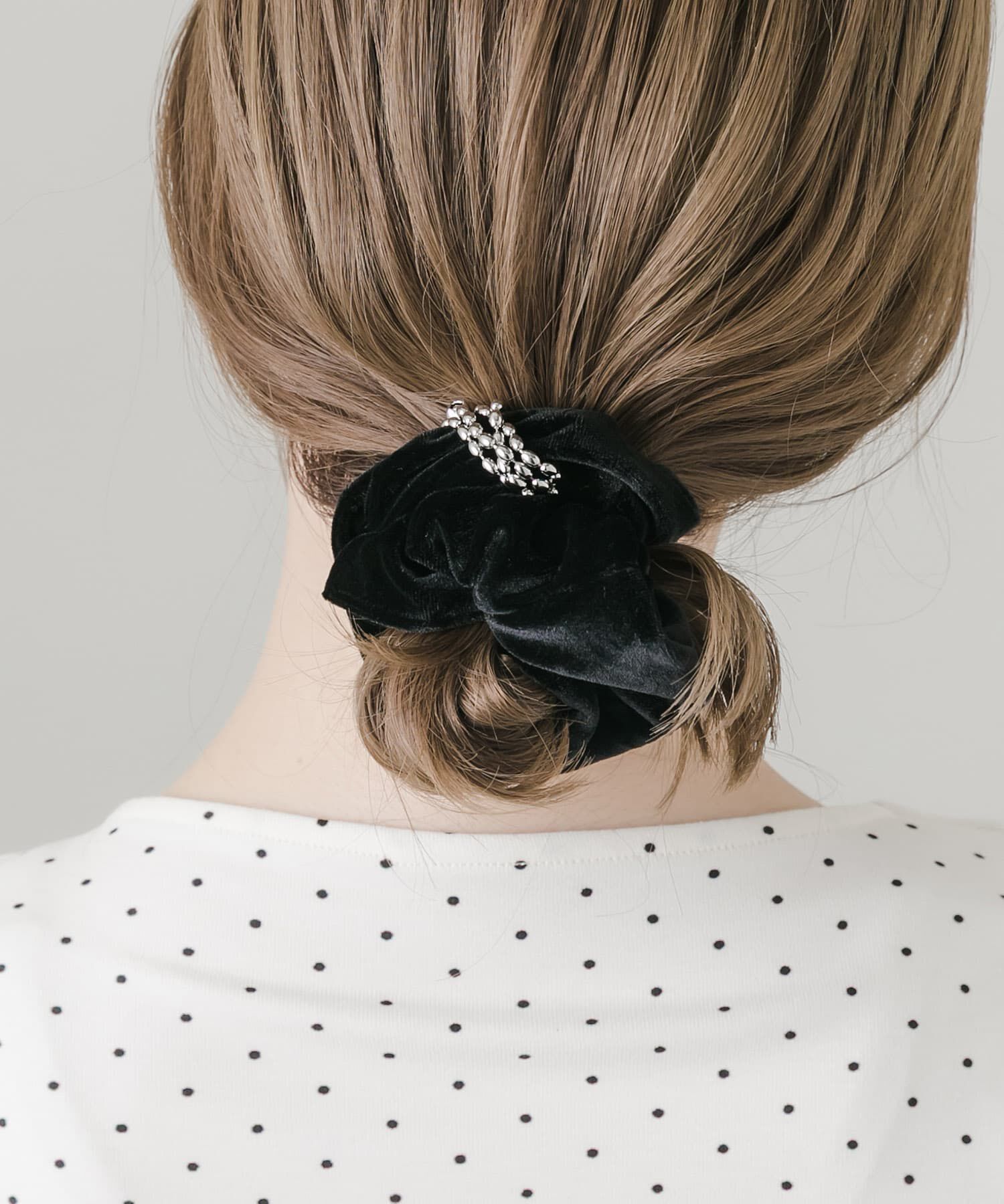 SMELLY「チェーンアクセントベロアシュシュ」|ヘアゴム・シュシュ|ブラック系その他