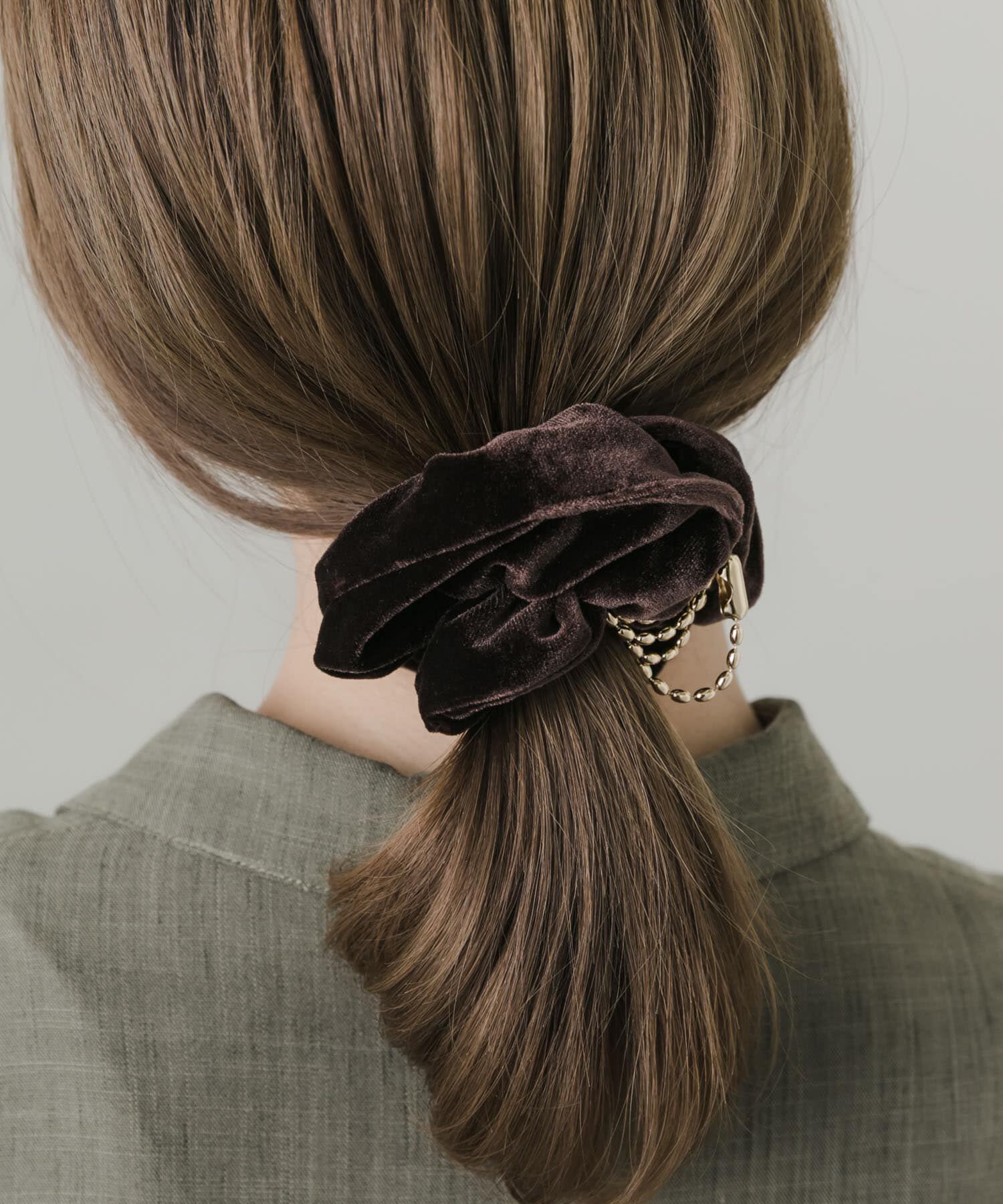SMELLY「チェーンアクセントベロアシュシュ」|ヘアゴム・シュシュ|