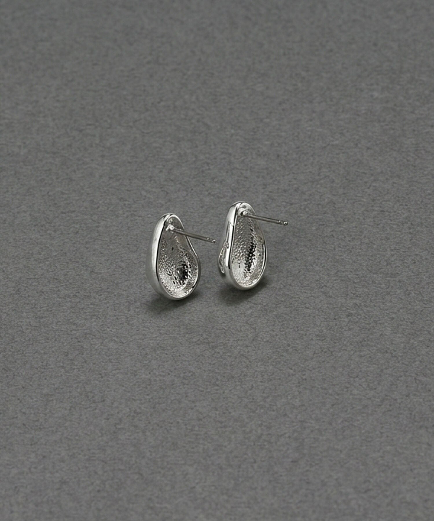 Phoebe「【金属アレルギー対応】パフメタルピアス　シルバー/ニッケルフリー」|ピアス|