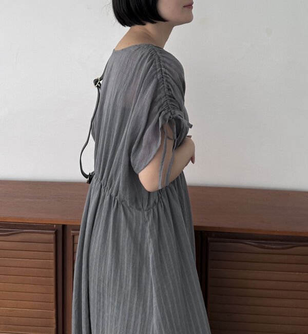 Doux archives「シアーストライプ袖ドロストワンピース」|ワンピース|