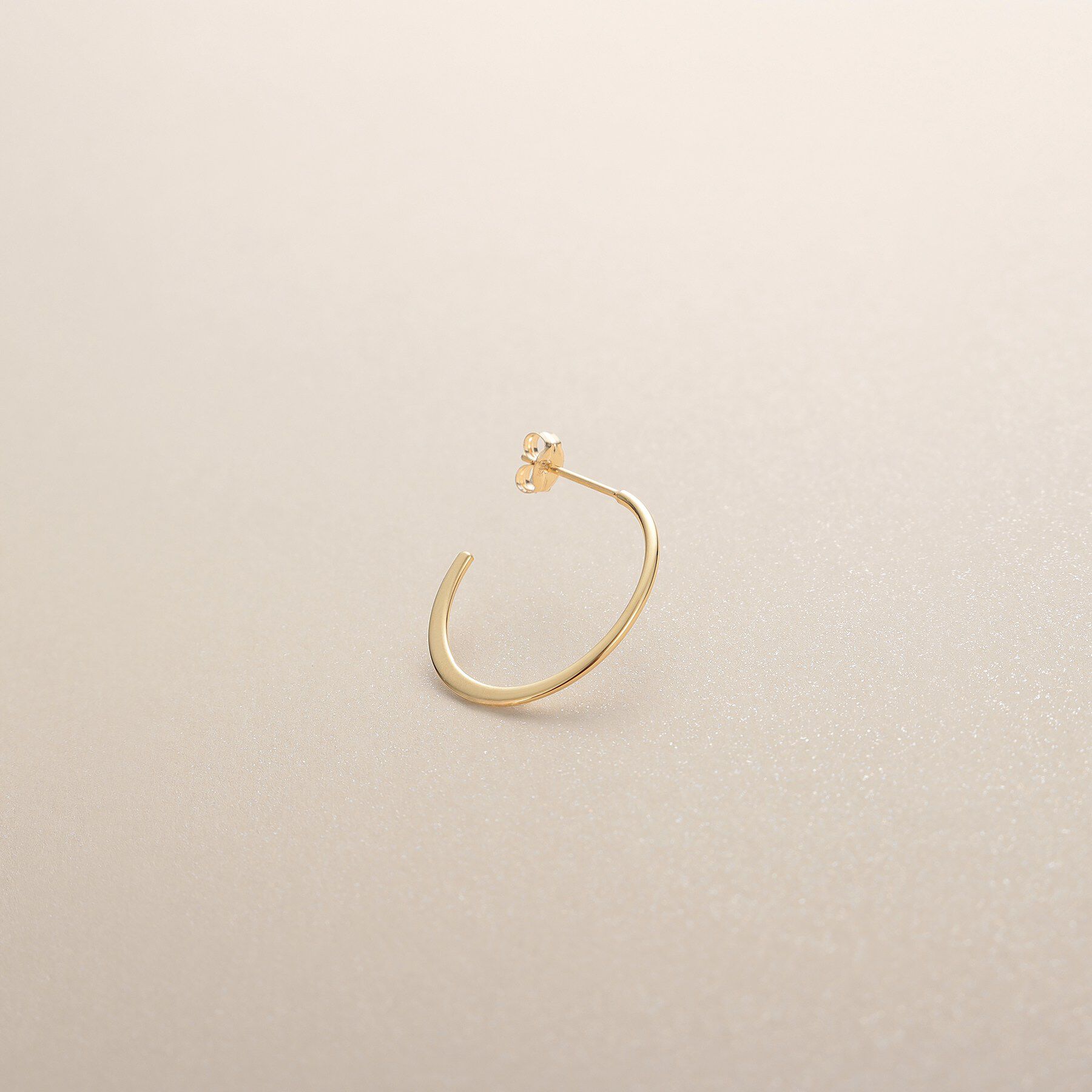 COCOSHNIK「K10丸線つぶしオーバル フープピアス」|ピアス|