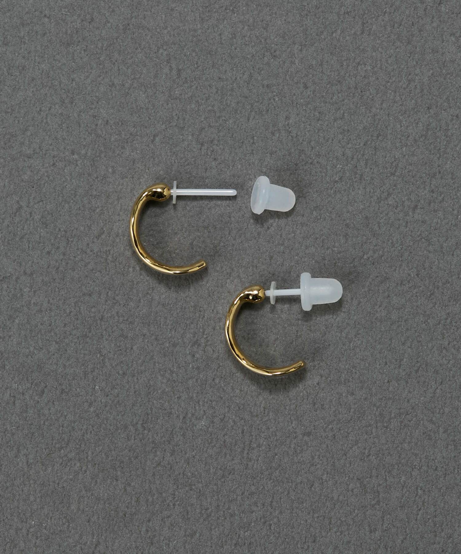 Phoebe「【金属アレルギー対応】リップルフープセラミックポストピアス　ゴールド/ニッケルフリー」|ピアス|