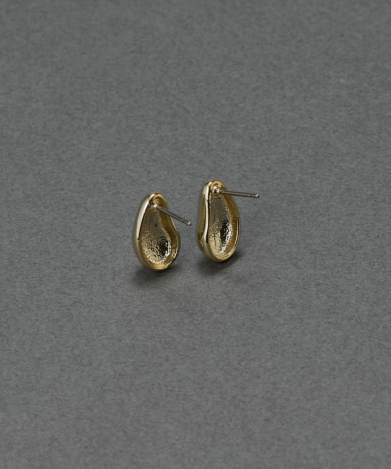Phoebe「【金属アレルギー対応】パフメタルピアス　ゴールド/ニッケルフリー」|ピアス|