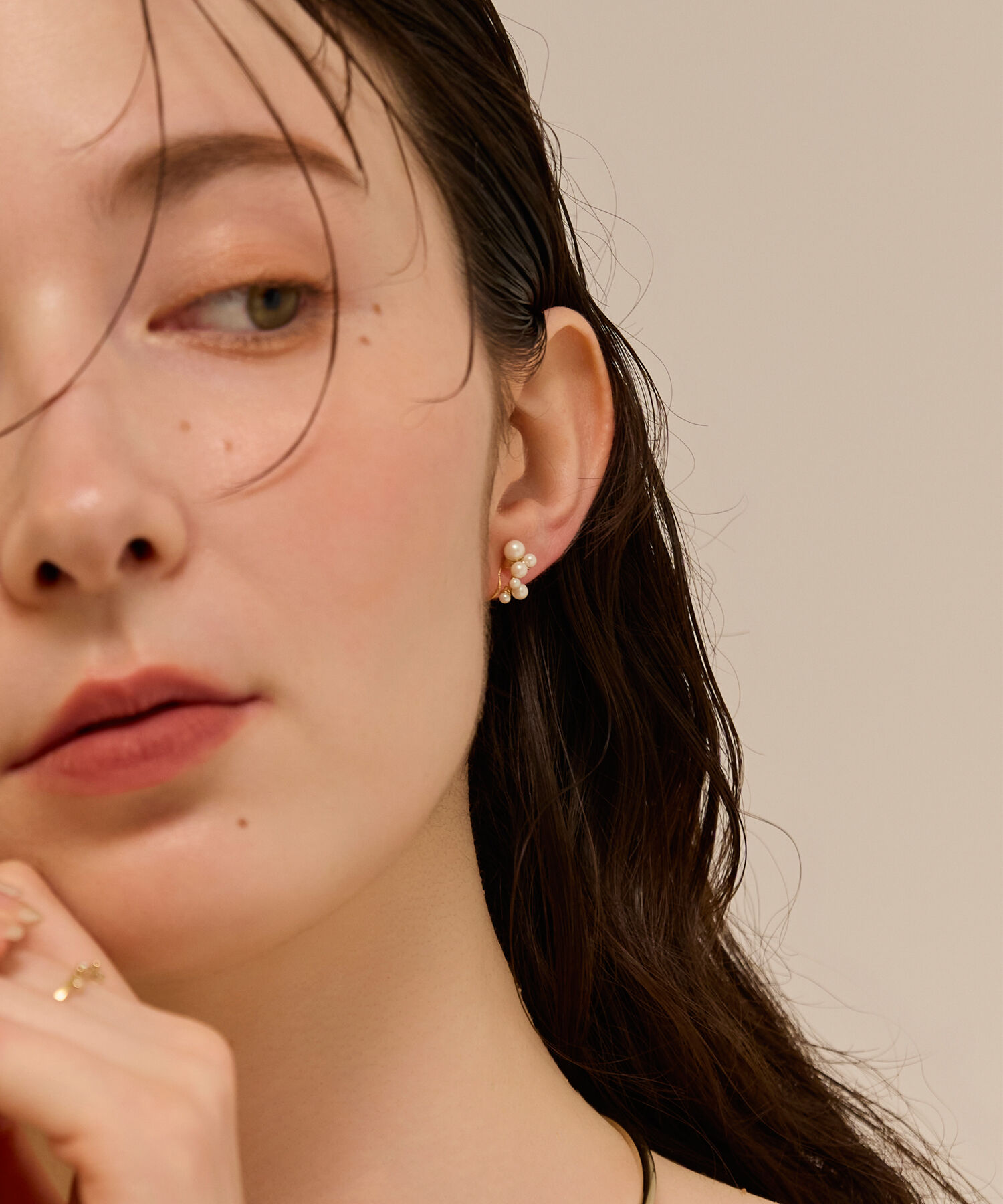 Phoebe「【金属アレルギー対応】2wayグレインパーティクルイヤリング　ホワイト/ニッケルフリー」|イヤリング|