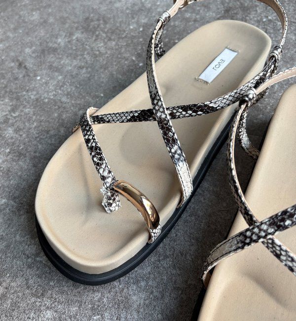  「【WEB限定】GOLDトングフラットクロスサンダル」|その他|