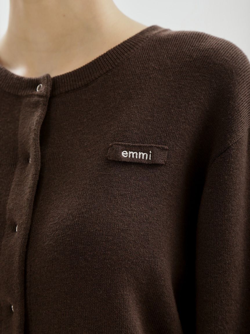 emmi atelier「【ONLINE限定カラーあり】emmiロゴクルーネックニットカーディガン」|カーディガン|