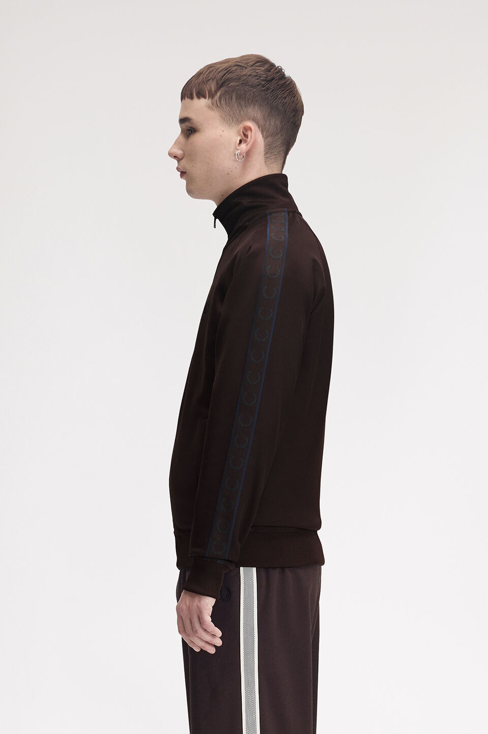FRED PERRY 「Contrast Tape Track Jacket／フレッドペリー コントラストテープトラックジャケット」|ブルゾン・スタジャン|