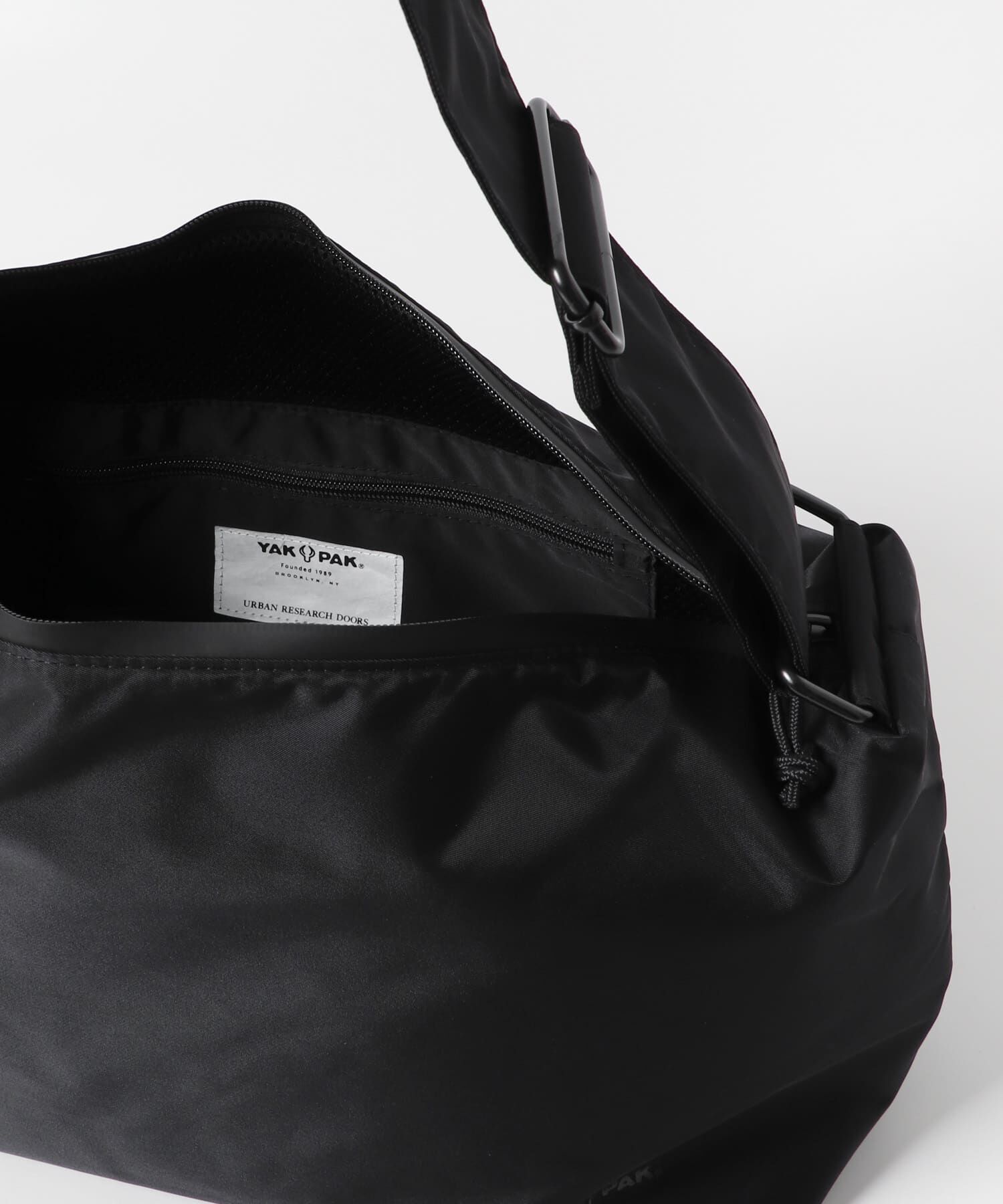 URBAN RESEARCH DOORS「『別注』YAKPAK&times;DOORS　SHOULDER BAG M」|ショルダー・メッセンジャー|