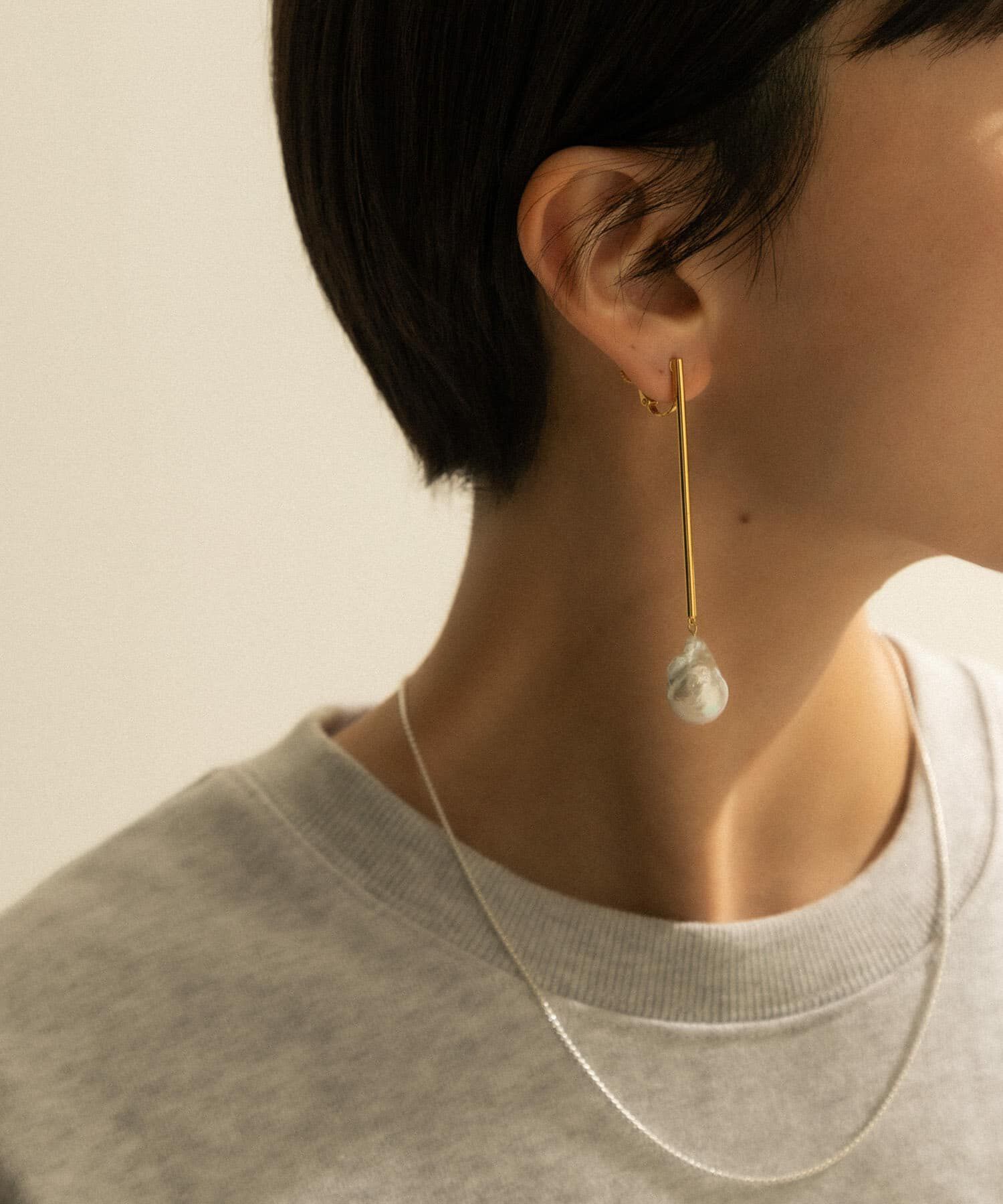 SMELLY「SMELLY so&rsquo;　baroque pearl bar earring」|イヤリング|