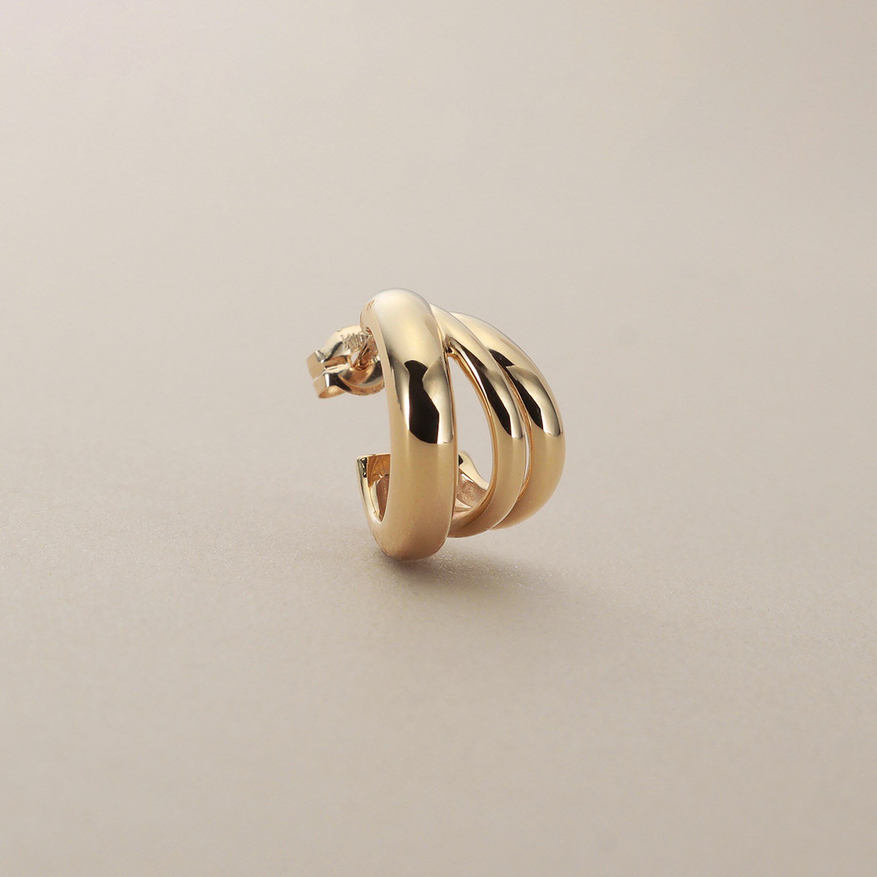 COCOSHNIK「K10トリプルカーブフープ スタッドピアス」|ピアス|