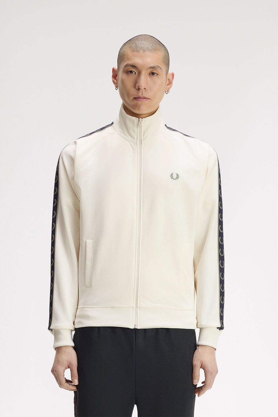 FRED PERRY 「Contrast Tape Track Jacket／フレッドペリー コントラストテープトラックジャケット」|ブルゾン・スタジャン|