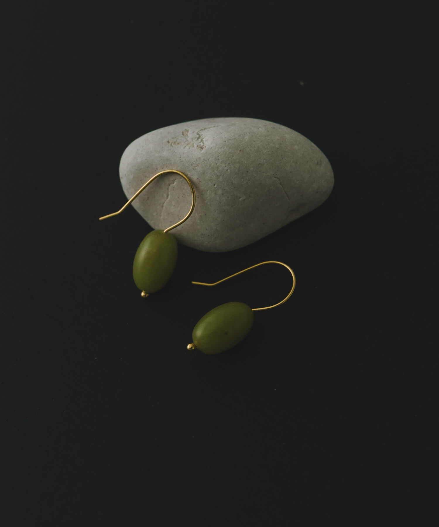 SMELLY「SMELLY so&rsquo;　stone drop hook pierce」|ピアス|
