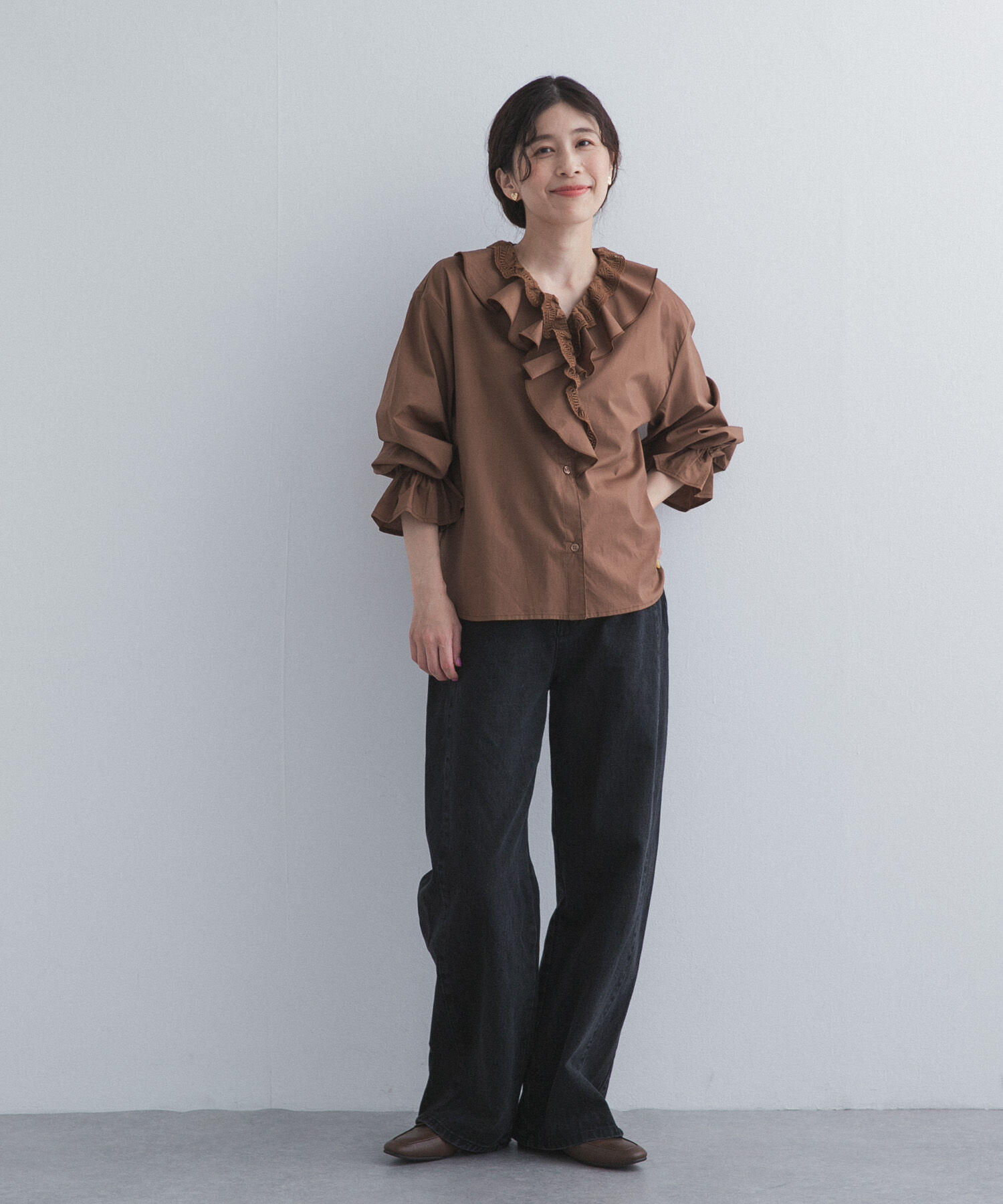 URBAN RESEARCH DOORS「レースラッフルブラウス」|シャツ・ブラウス|