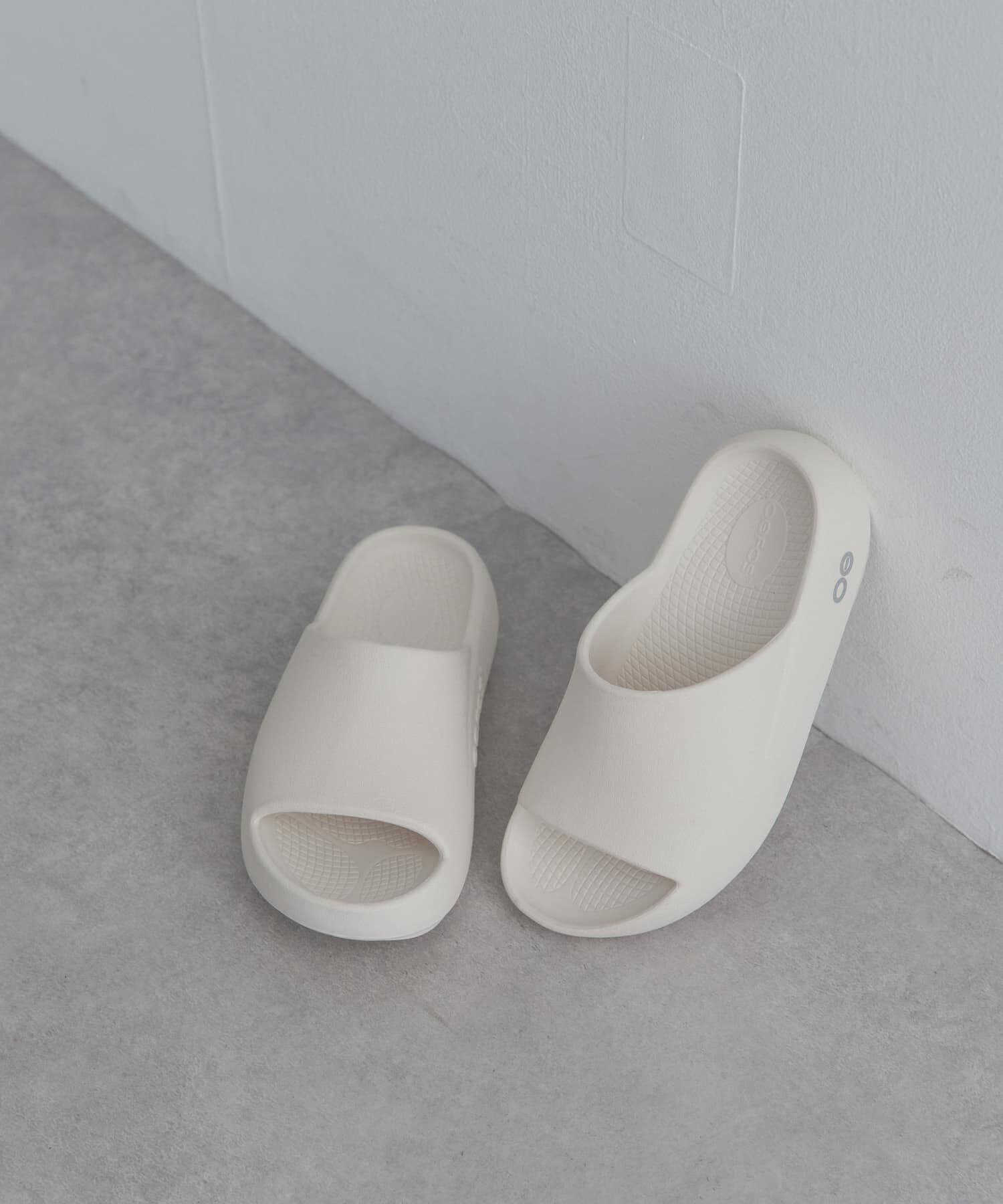 URBAN RESEARCH DOORS「OOFOS　OOAHH+」|サンダル|