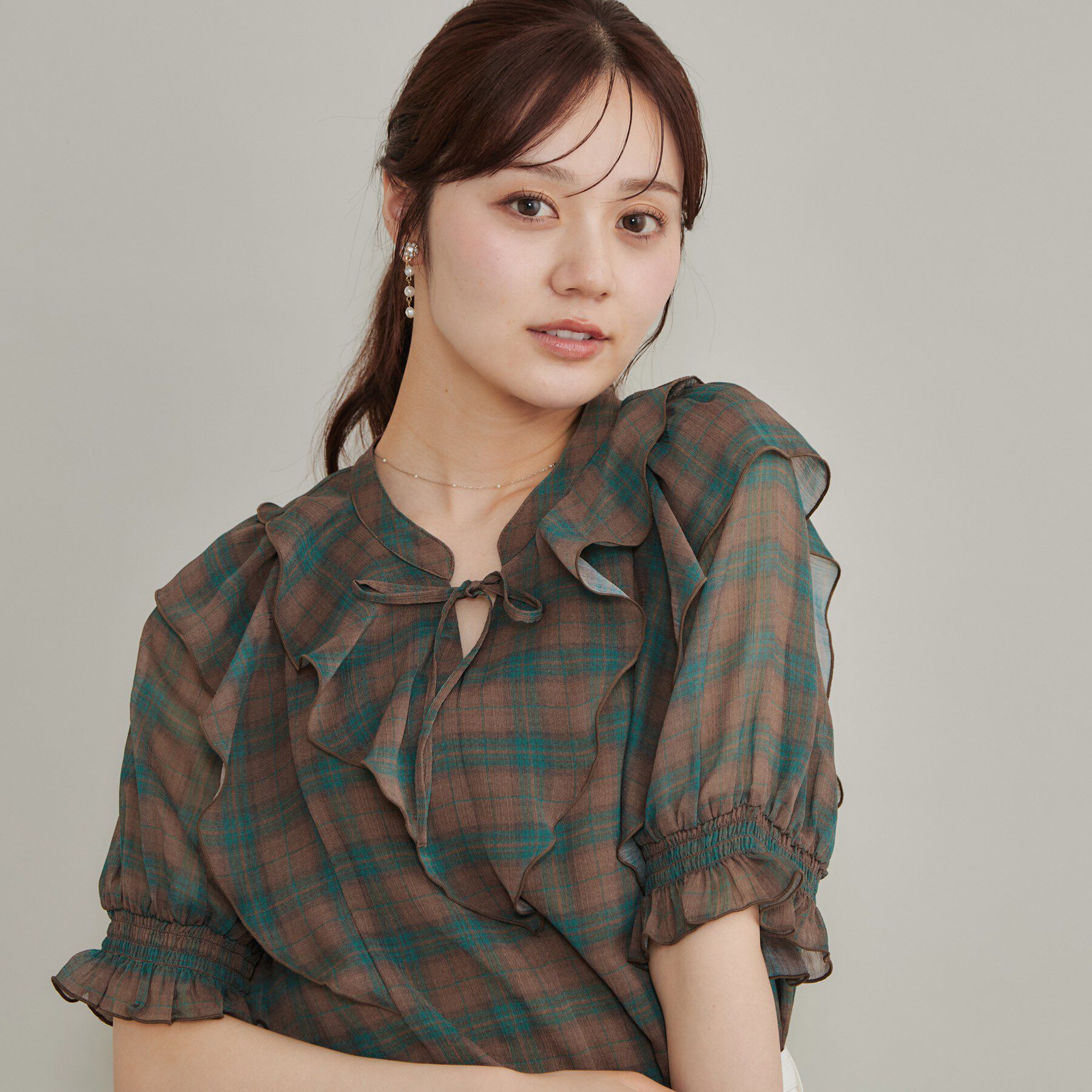 Couture broach「楊柳シフォンで涼しく フリルチェックブラウス」|シャツ・ブラウス|