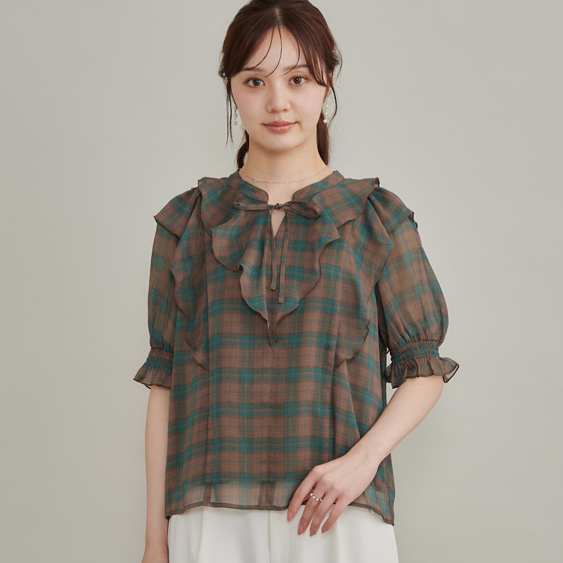 Couture broach「楊柳シフォンで涼しく フリルチェックブラウス」|シャツ・ブラウス|