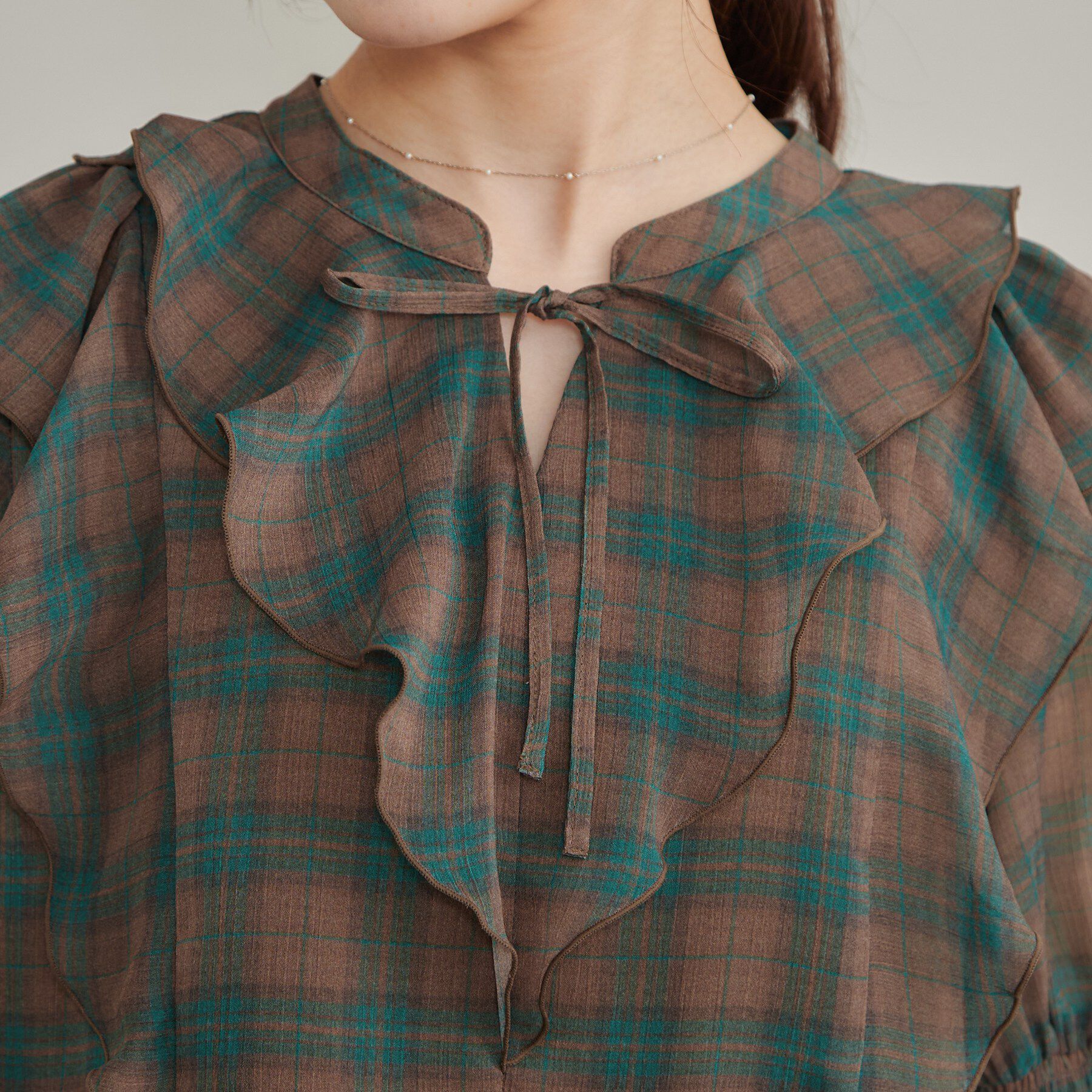 Couture broach「楊柳シフォンで涼しく フリルチェックブラウス」|シャツ・ブラウス|
