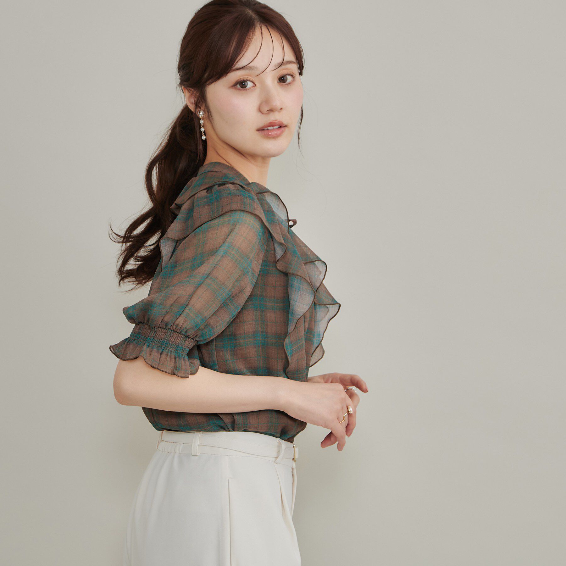 Couture broach「楊柳シフォンで涼しく フリルチェックブラウス」|シャツ・ブラウス|