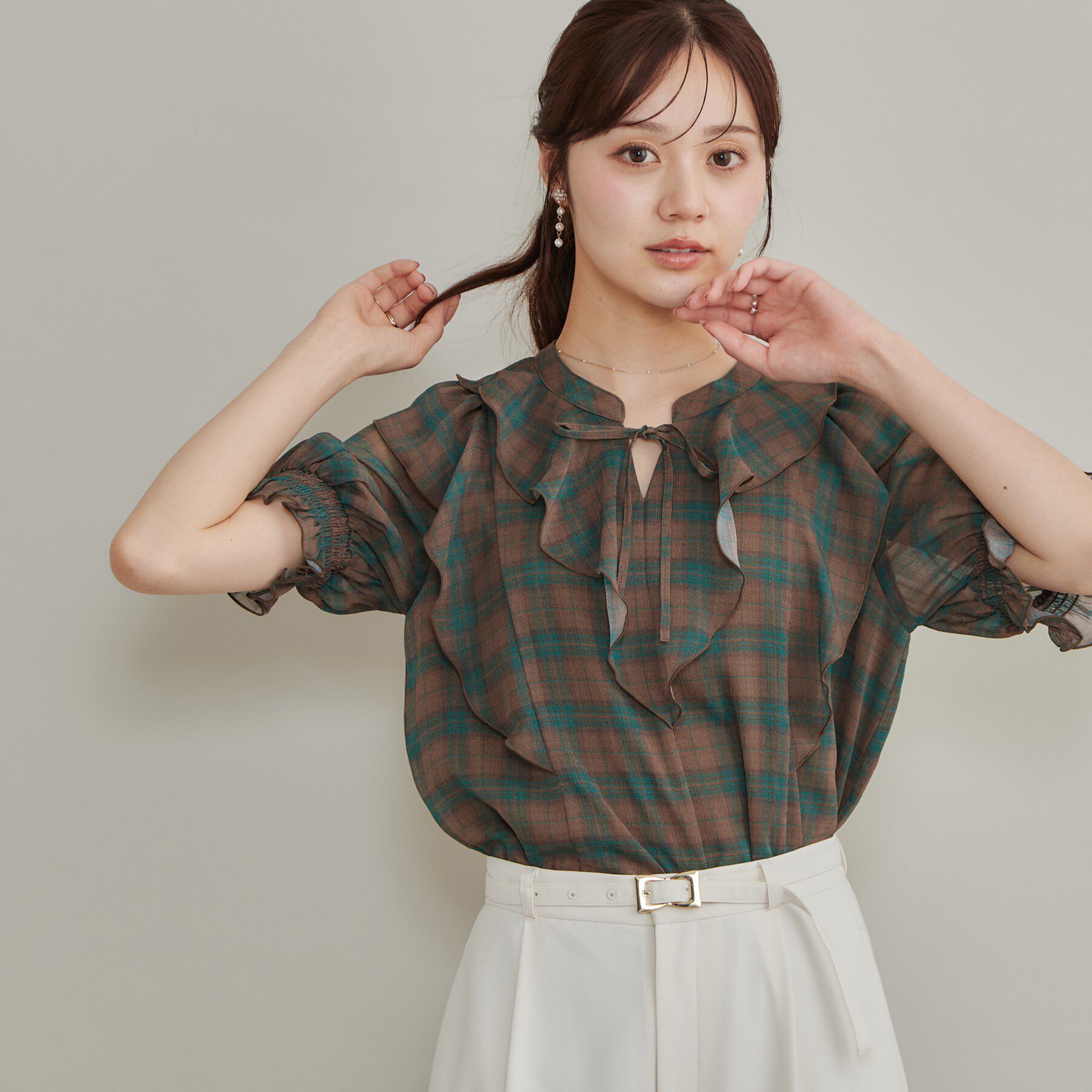 Couture broach「楊柳シフォンで涼しく フリルチェックブラウス」|シャツ・ブラウス|