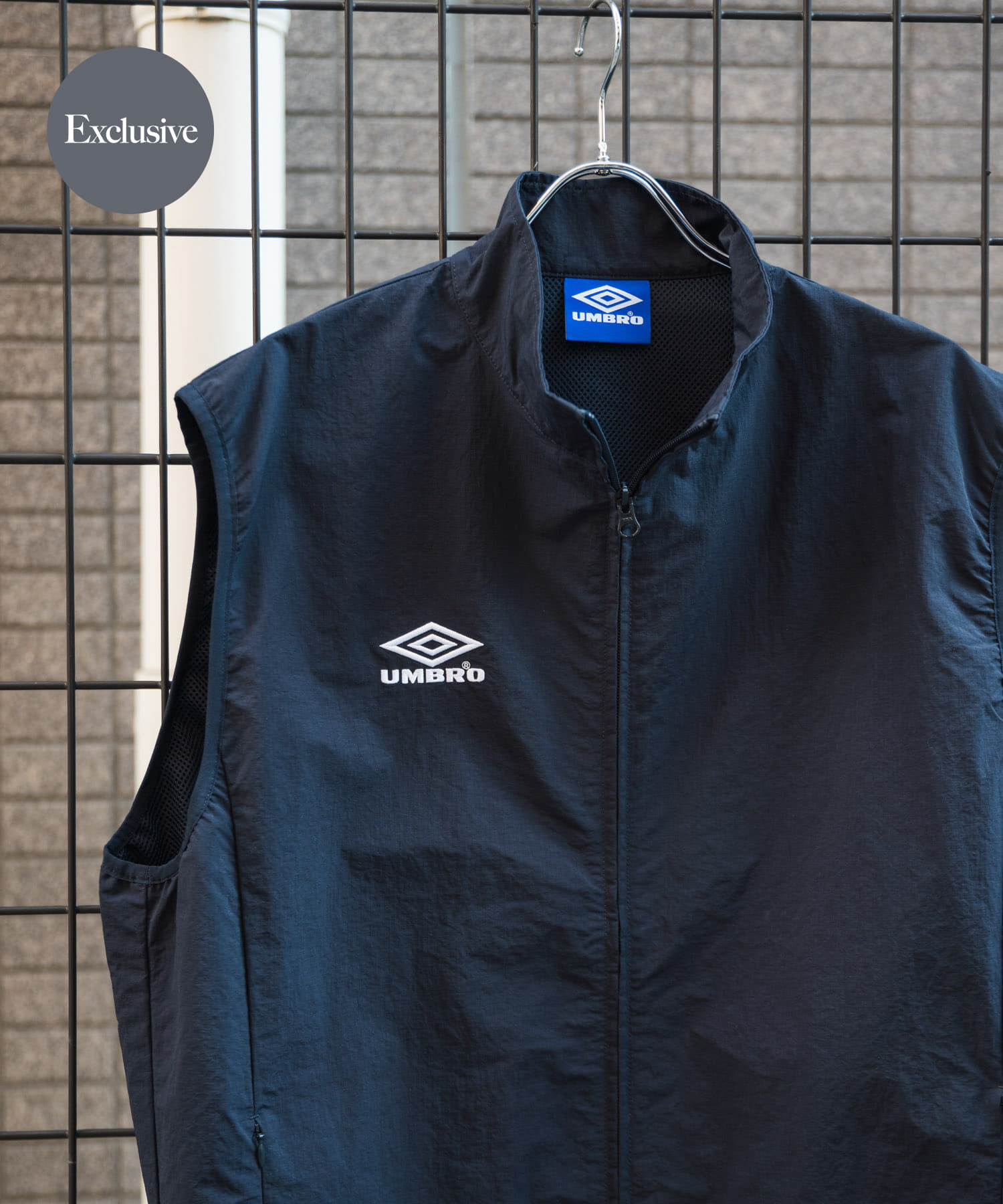 URBAN RESEARCH DOORS「『別注』UMBRO&times;DOORS　RS TRACK VEST」|ベスト・ジレ|ネイビー