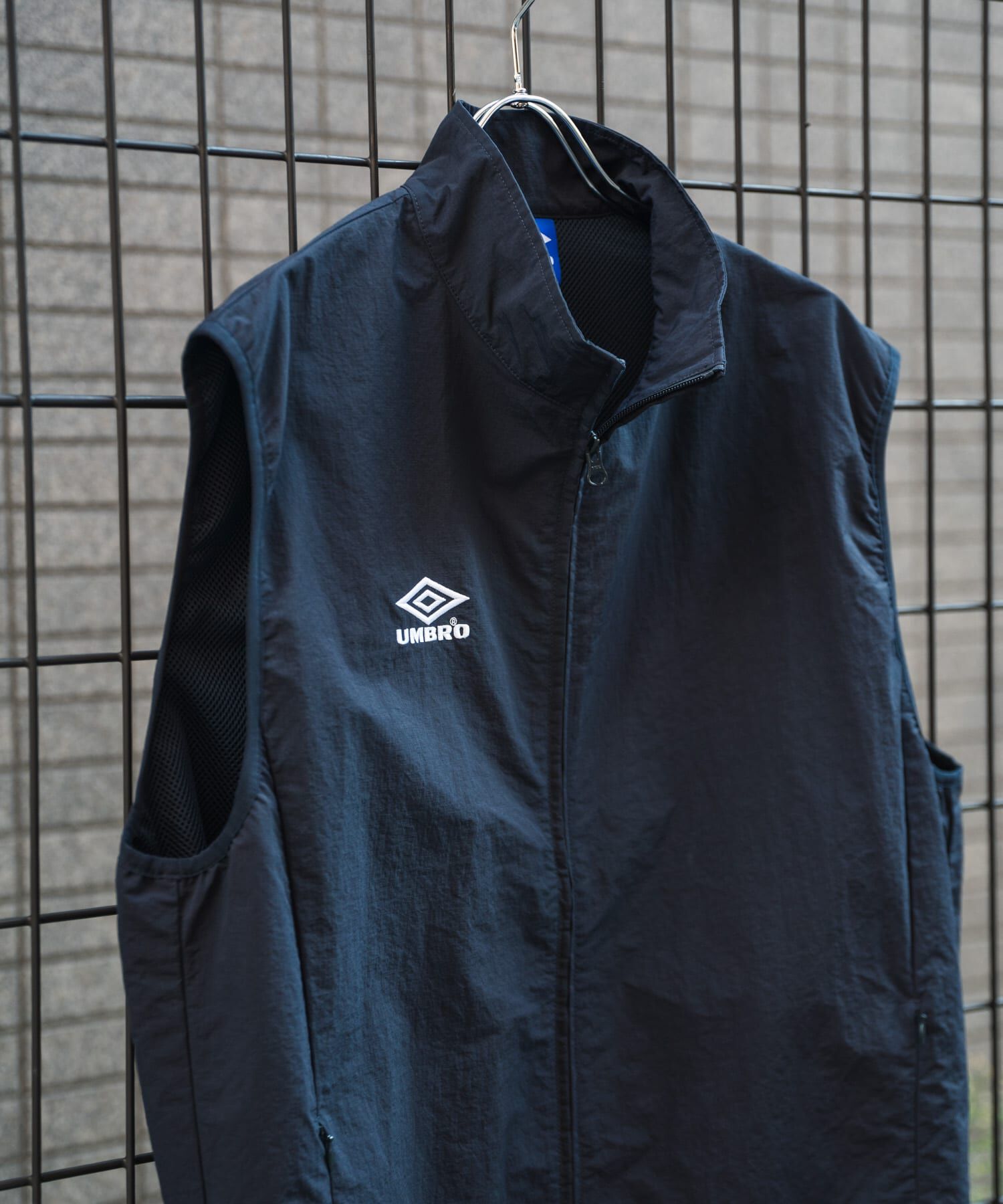 URBAN RESEARCH DOORS「『別注』UMBRO&times;DOORS　RS TRACK VEST」|ベスト・ジレ|