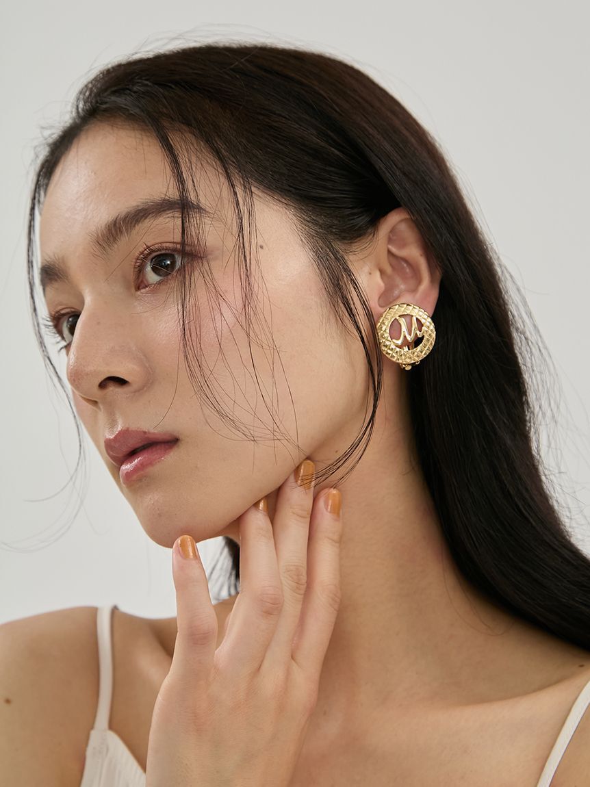 Mila Owen「Ｍモチーフイヤリング」|イヤリング|