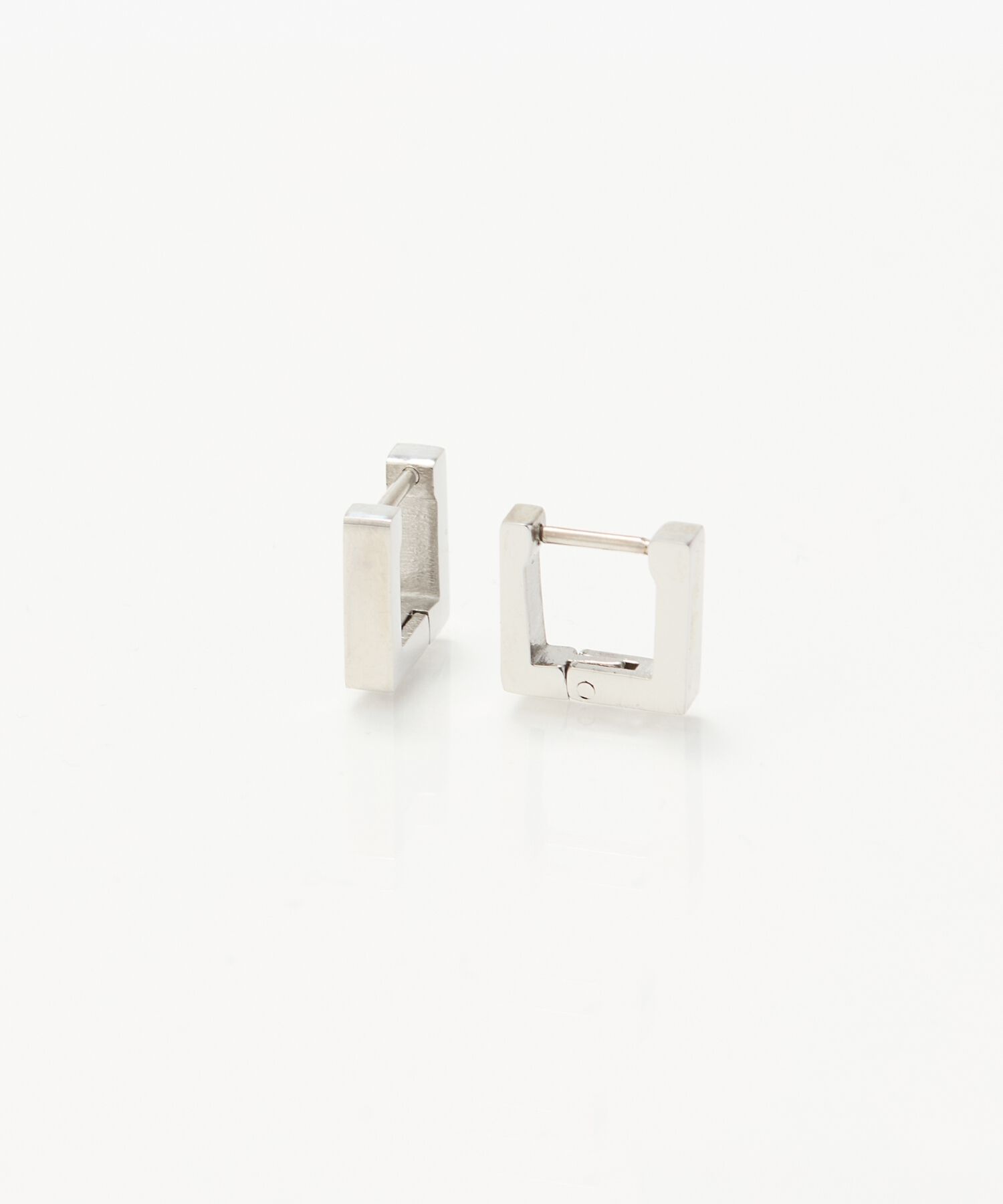 Phoebe「【金属アレルギー対応】ストレートスクエアフープピアス　シルバー/サージカルステンレス」|ピアス|