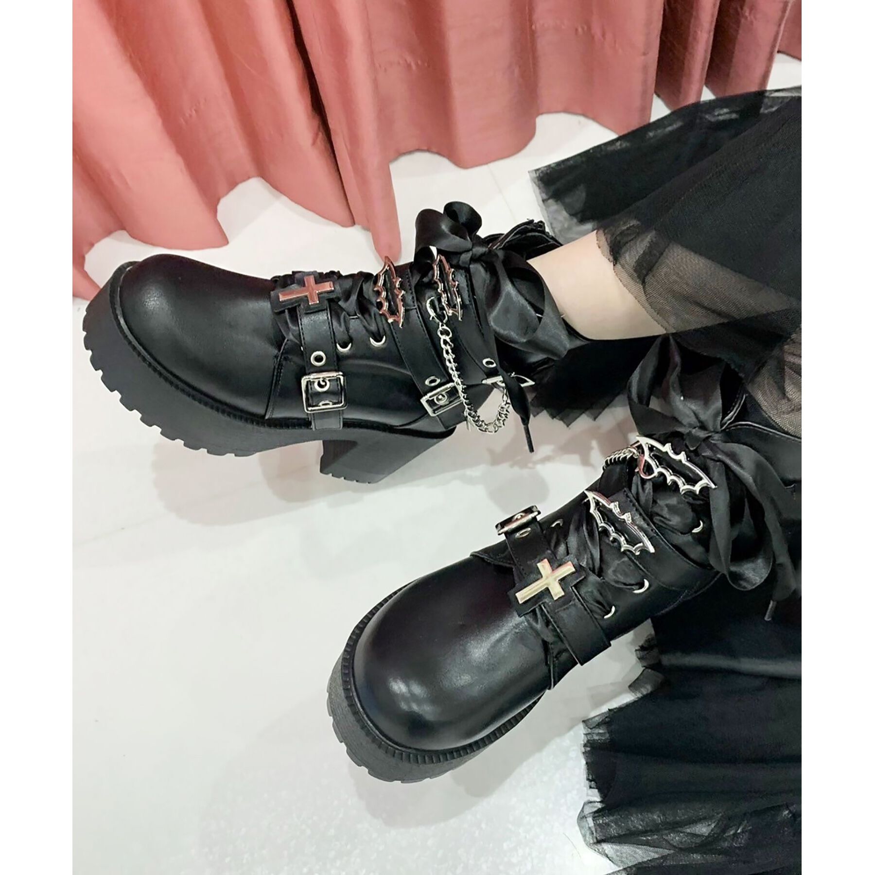 csT&P「厚底&times;コウモリ&times;十字架スニーカー」|ショートブーツ|